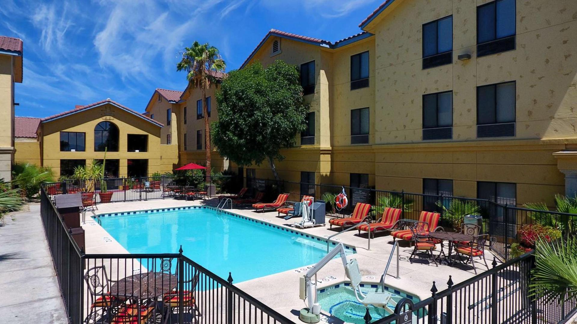 Hampton Inn & Suites Tucson Mall photo 13