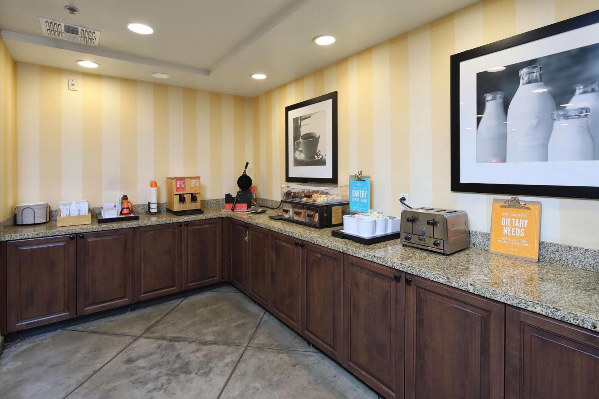 Hampton Inn & Suites Tucson Mall photo 21