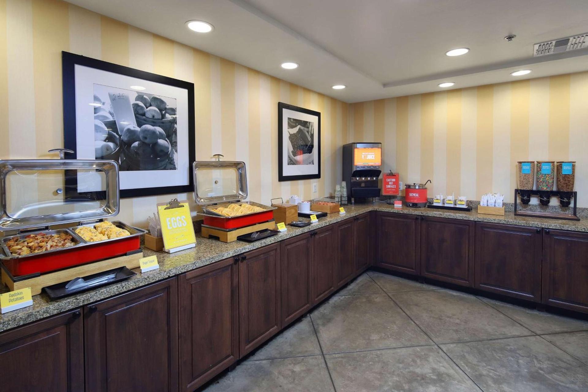 Hampton Inn & Suites Tucson Mall photo 20