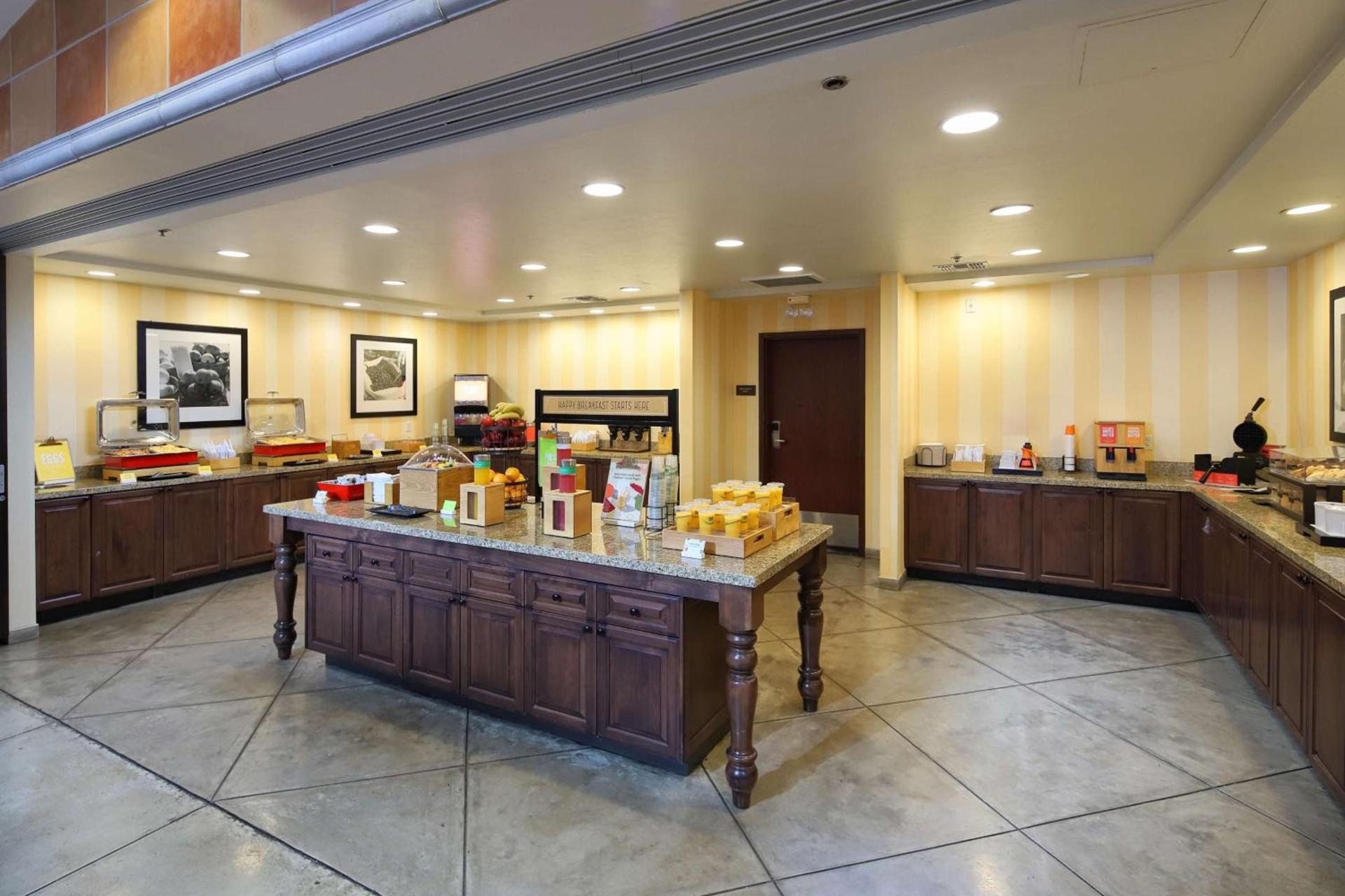 Hampton Inn & Suites Tucson Mall photo 22