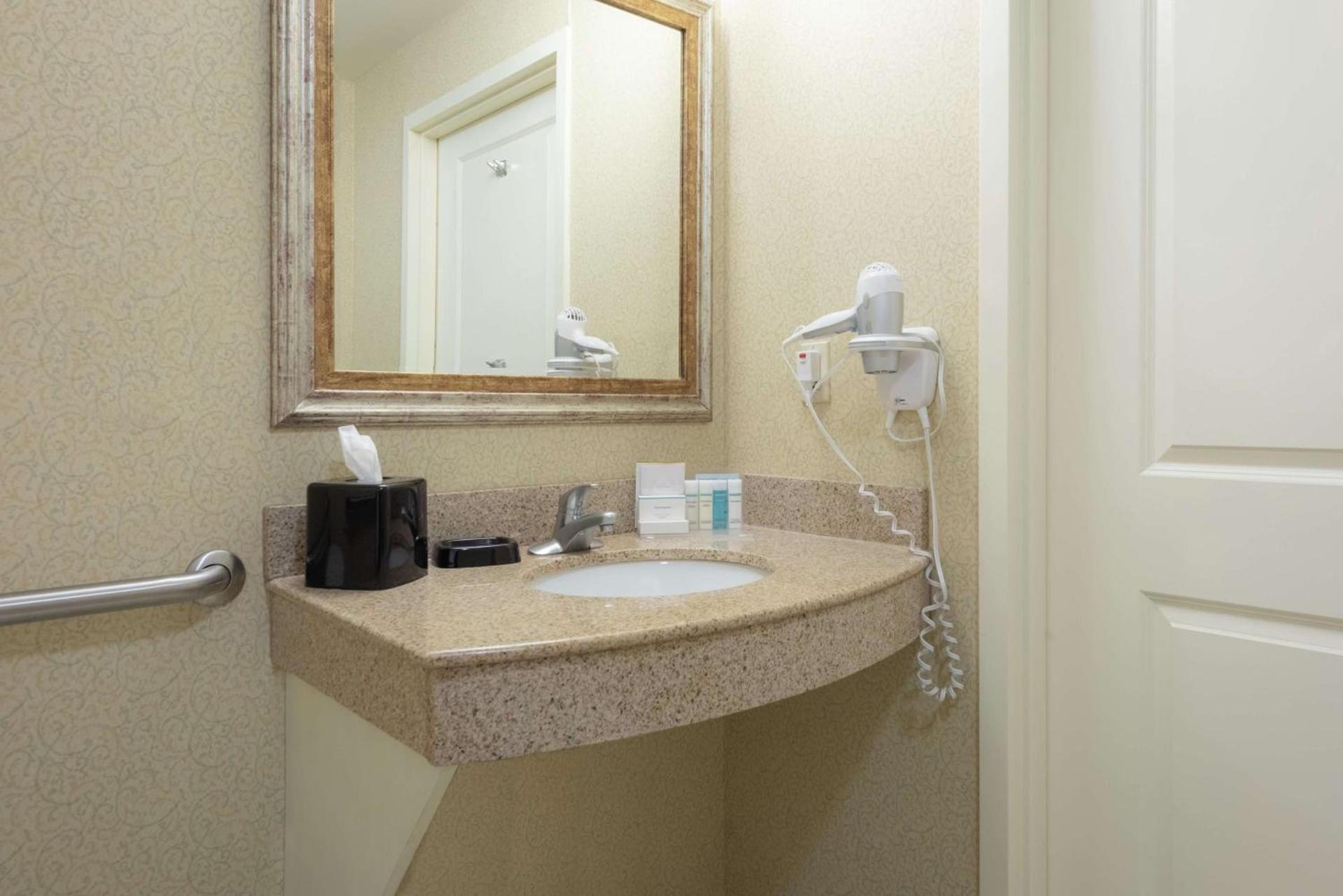 Hampton Inn & Suites - Vicksburg photo 41