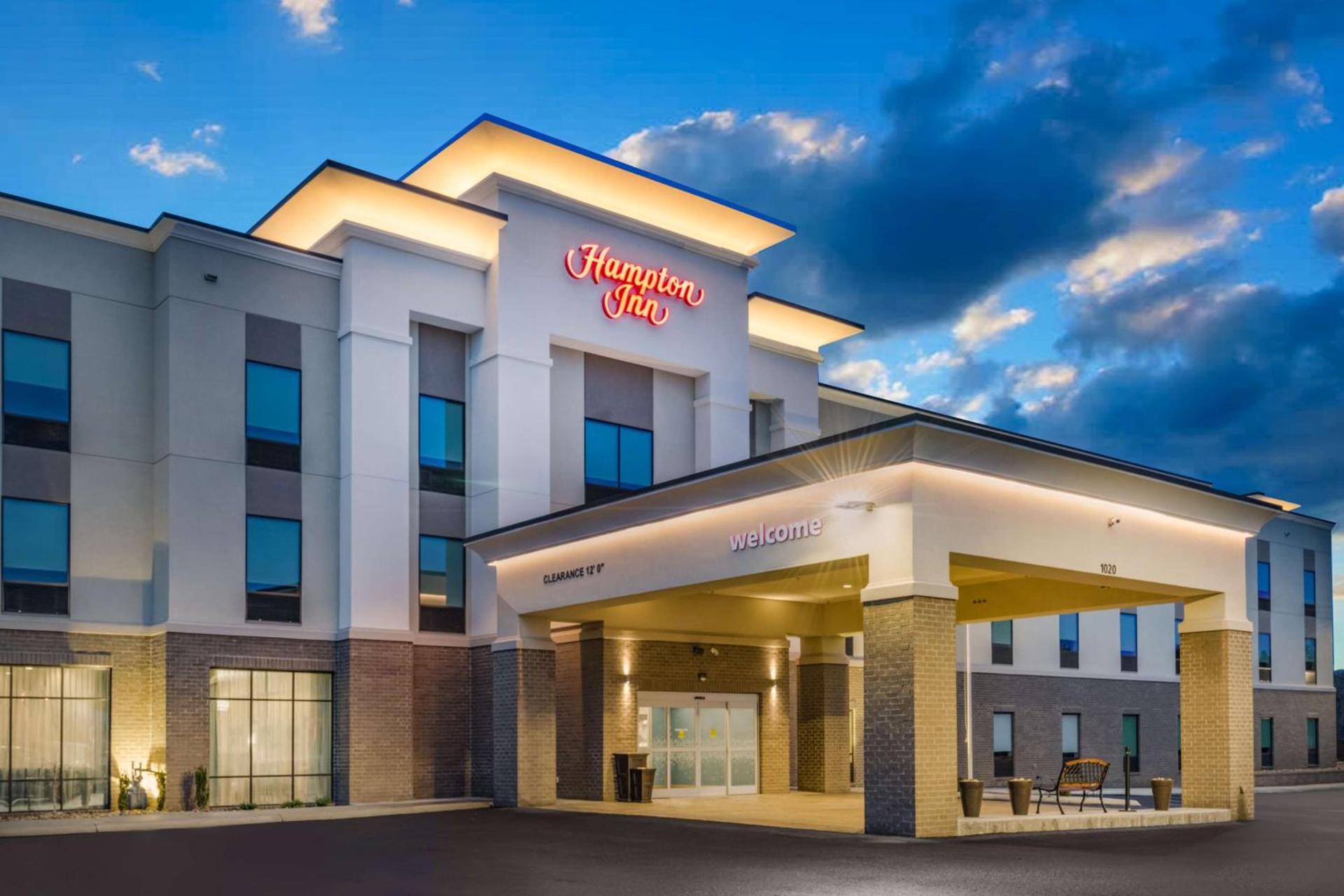 Hampton Inn Newport photo 2