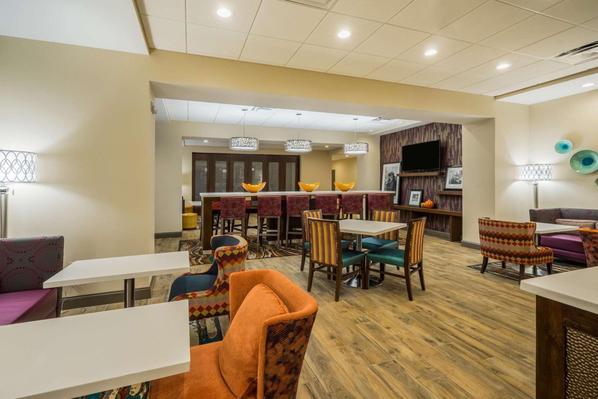 Hampton Inn Newport photo 3