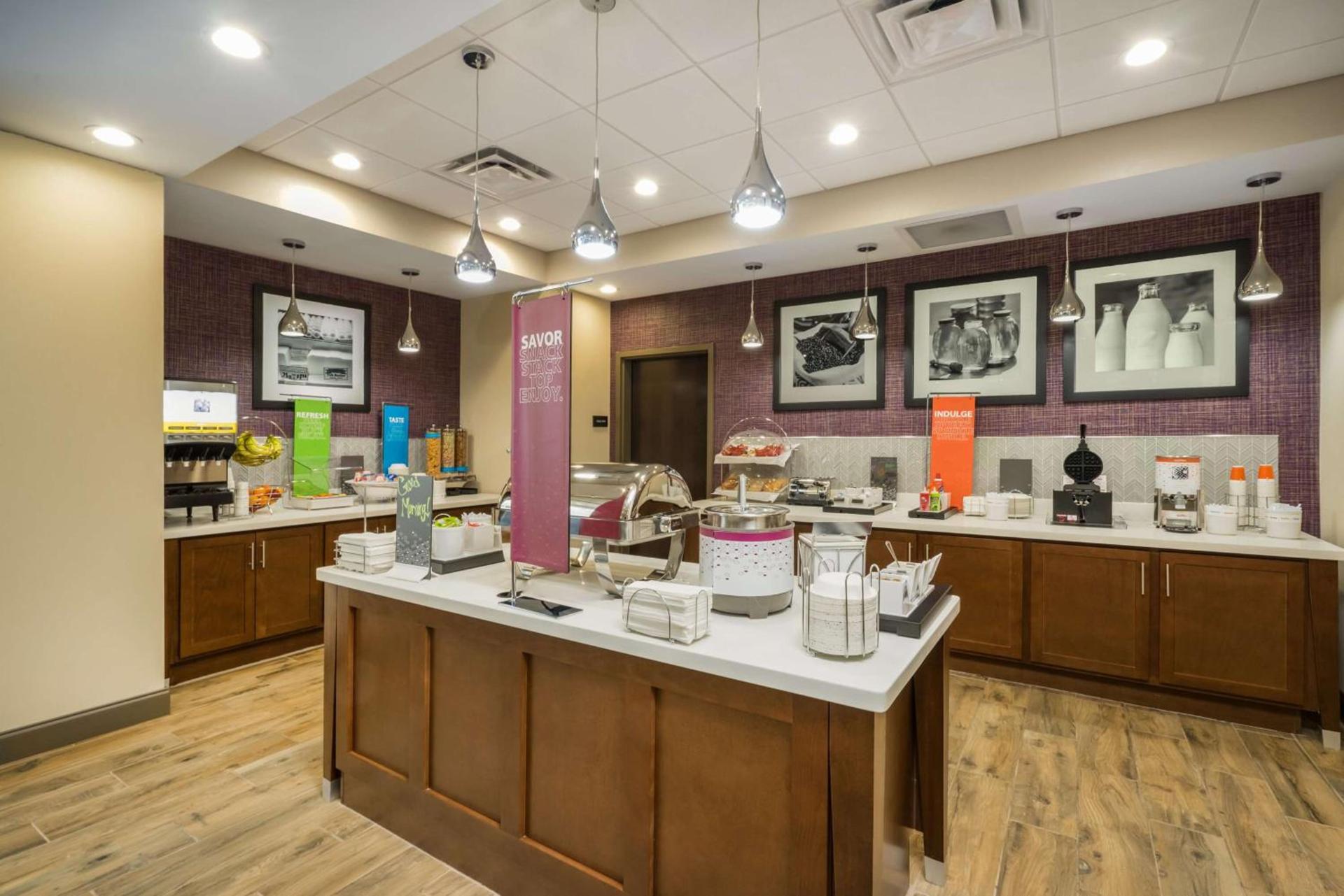 Hampton Inn Newport photo 7