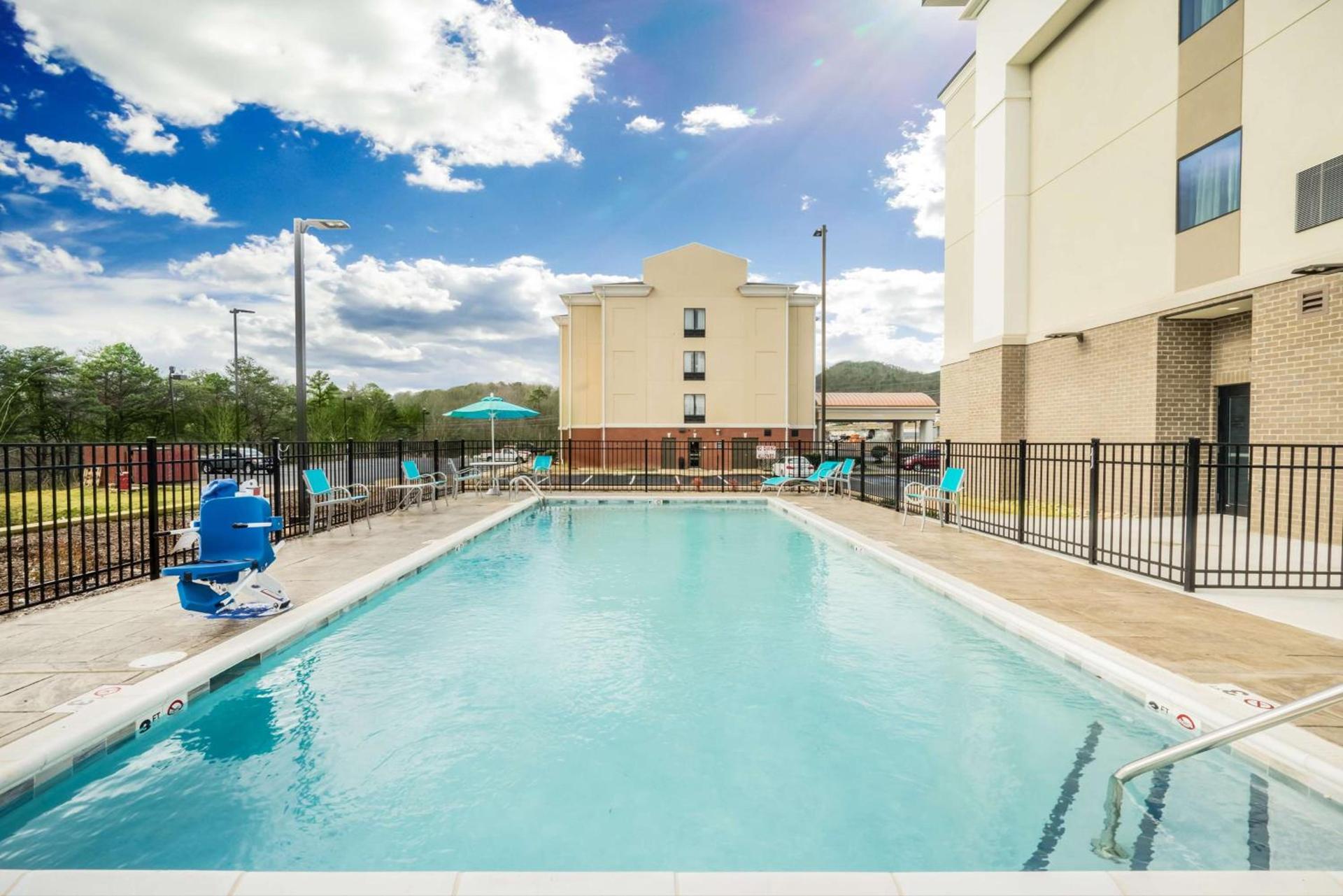 Hampton Inn Newport photo 6