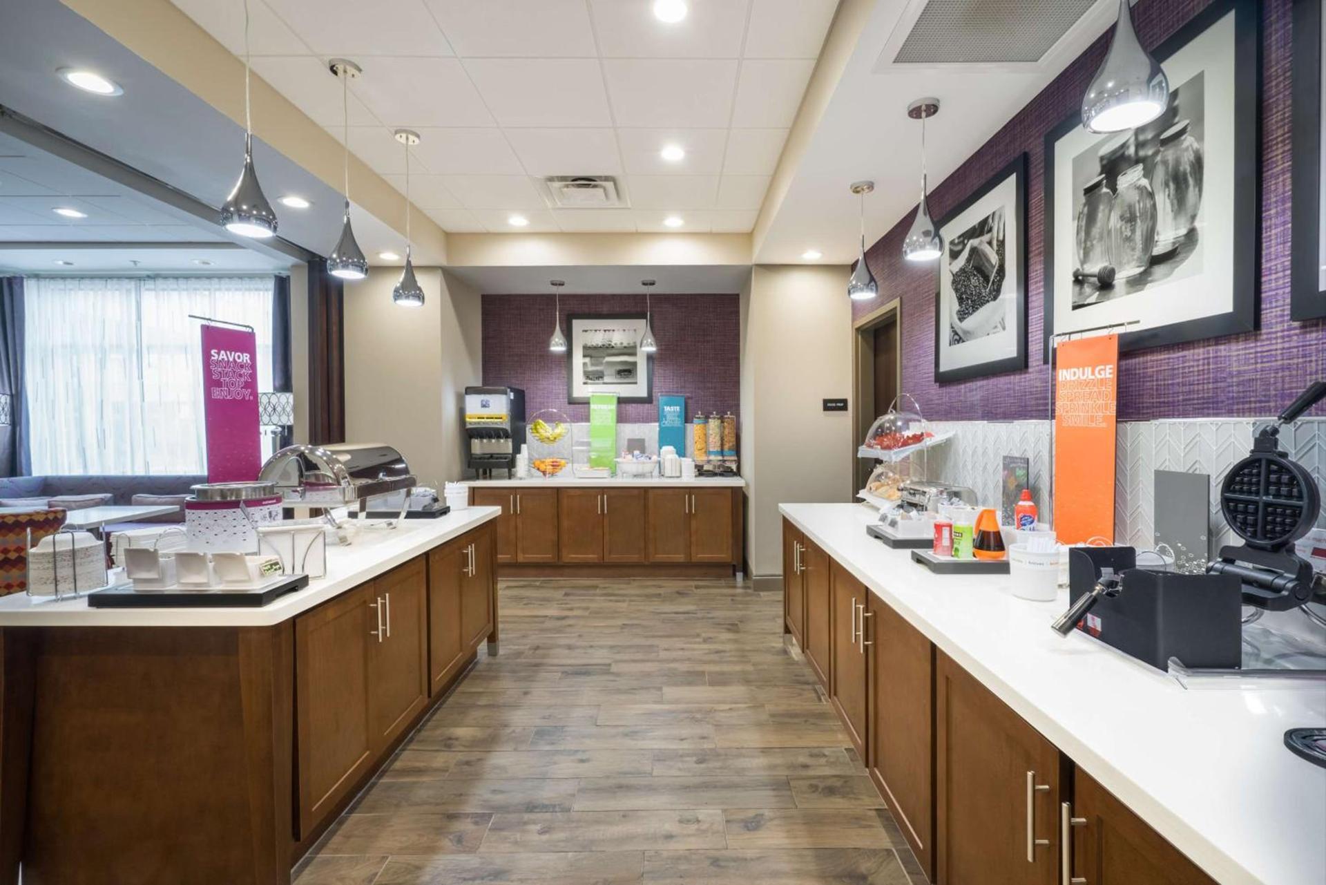 Hampton Inn Newport photo 8