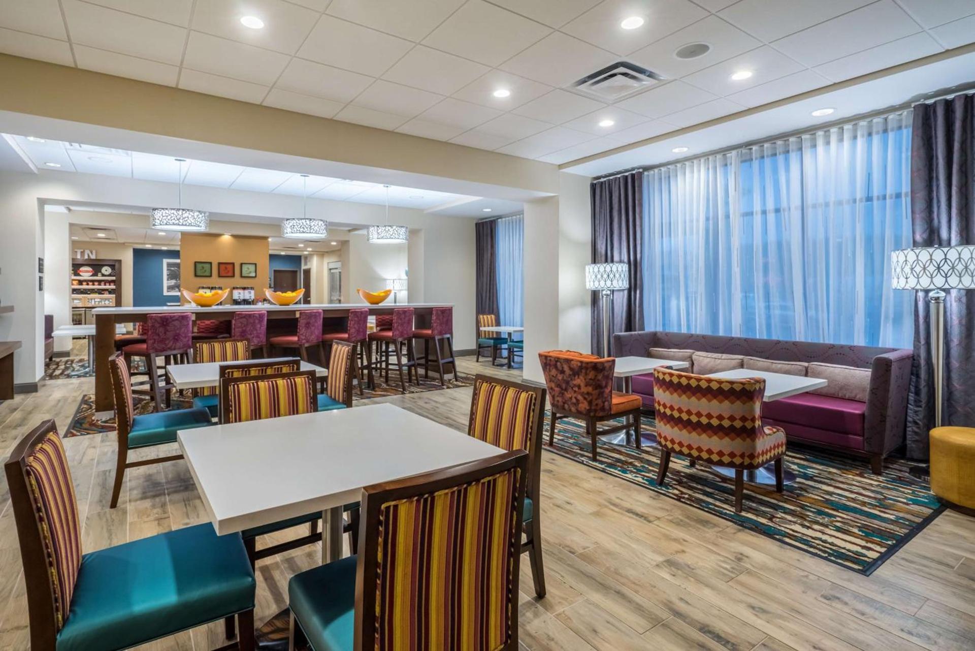 Hampton Inn Newport photo 10