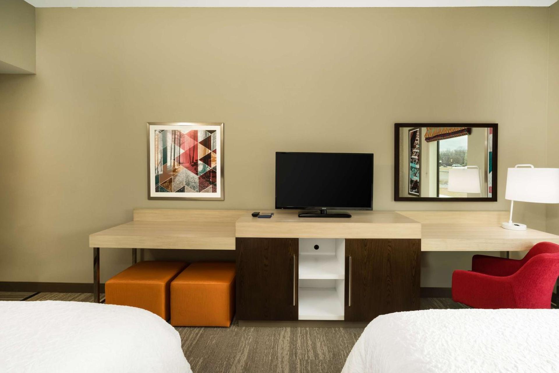 Hampton Inn Newport photo 14