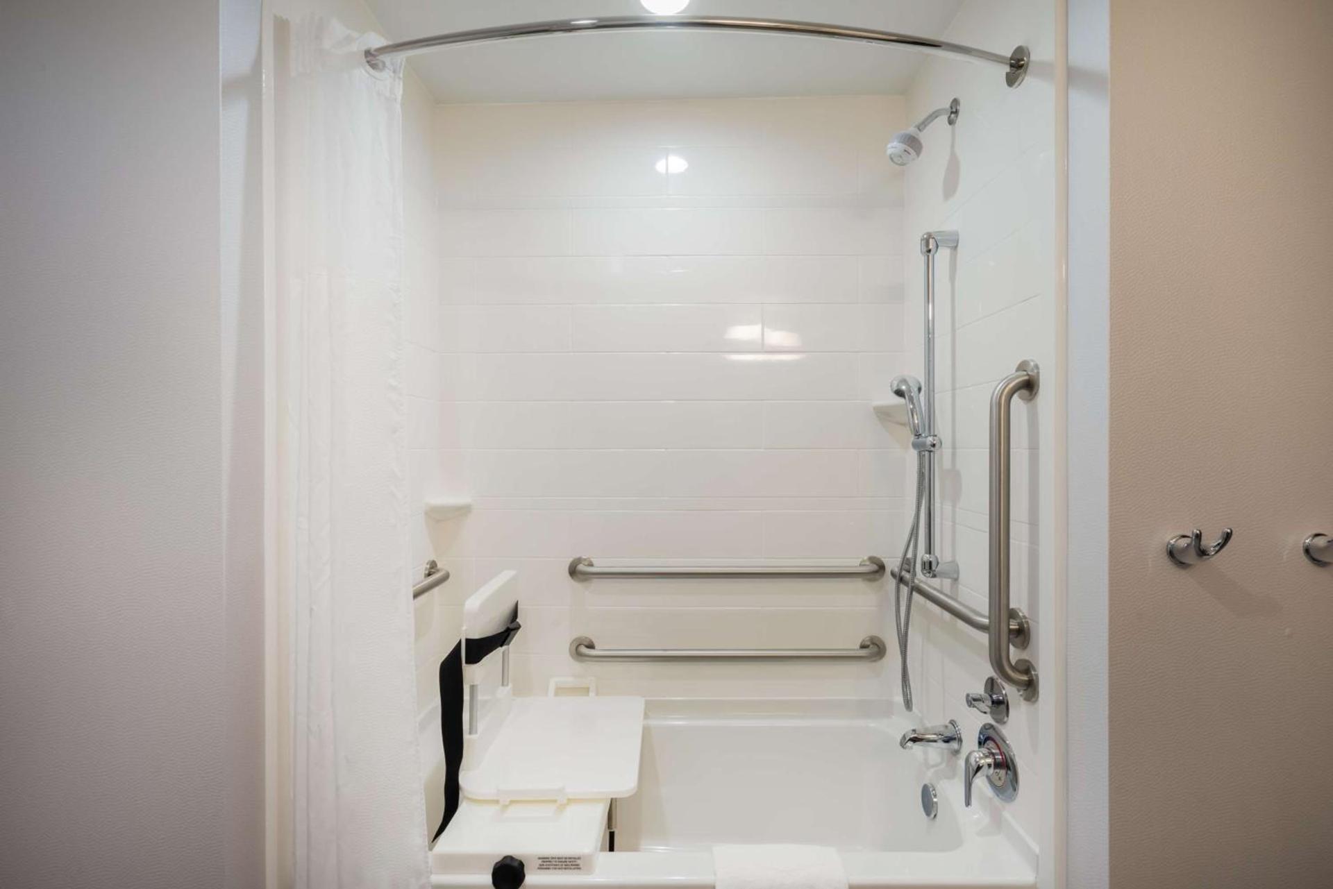 Hampton Inn Newport photo 16