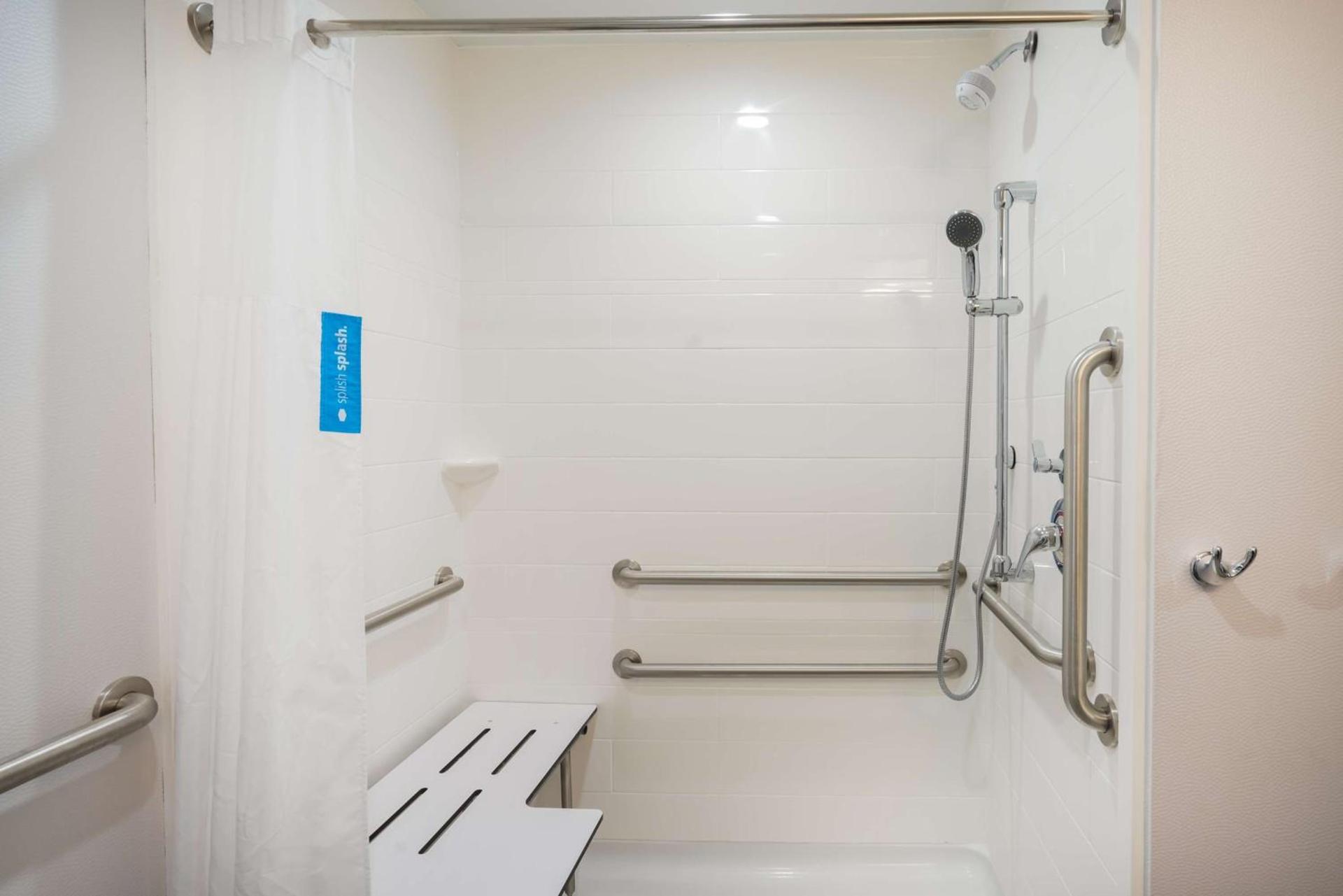 Hampton Inn Newport photo 18