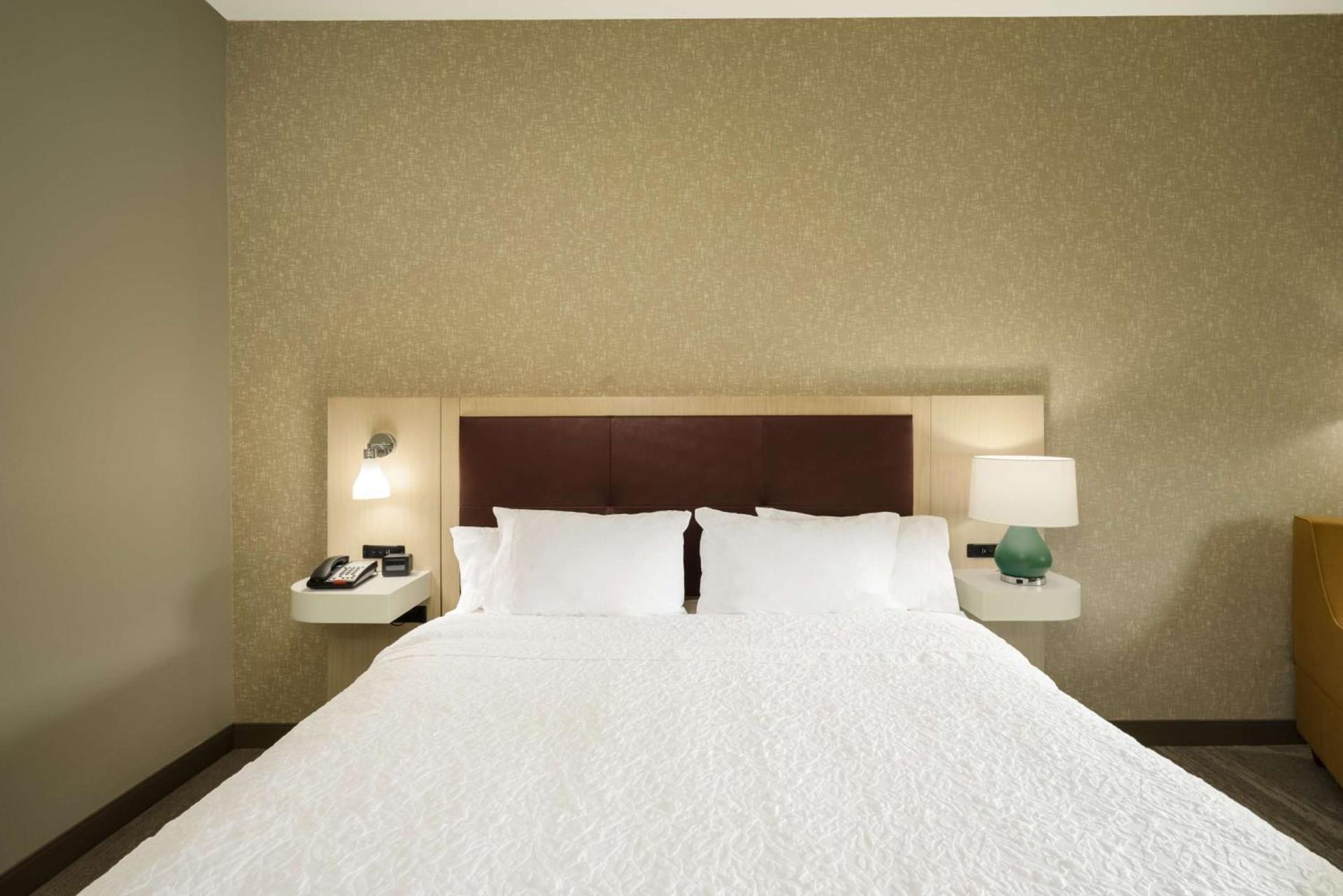 Hampton Inn Newport photo 20