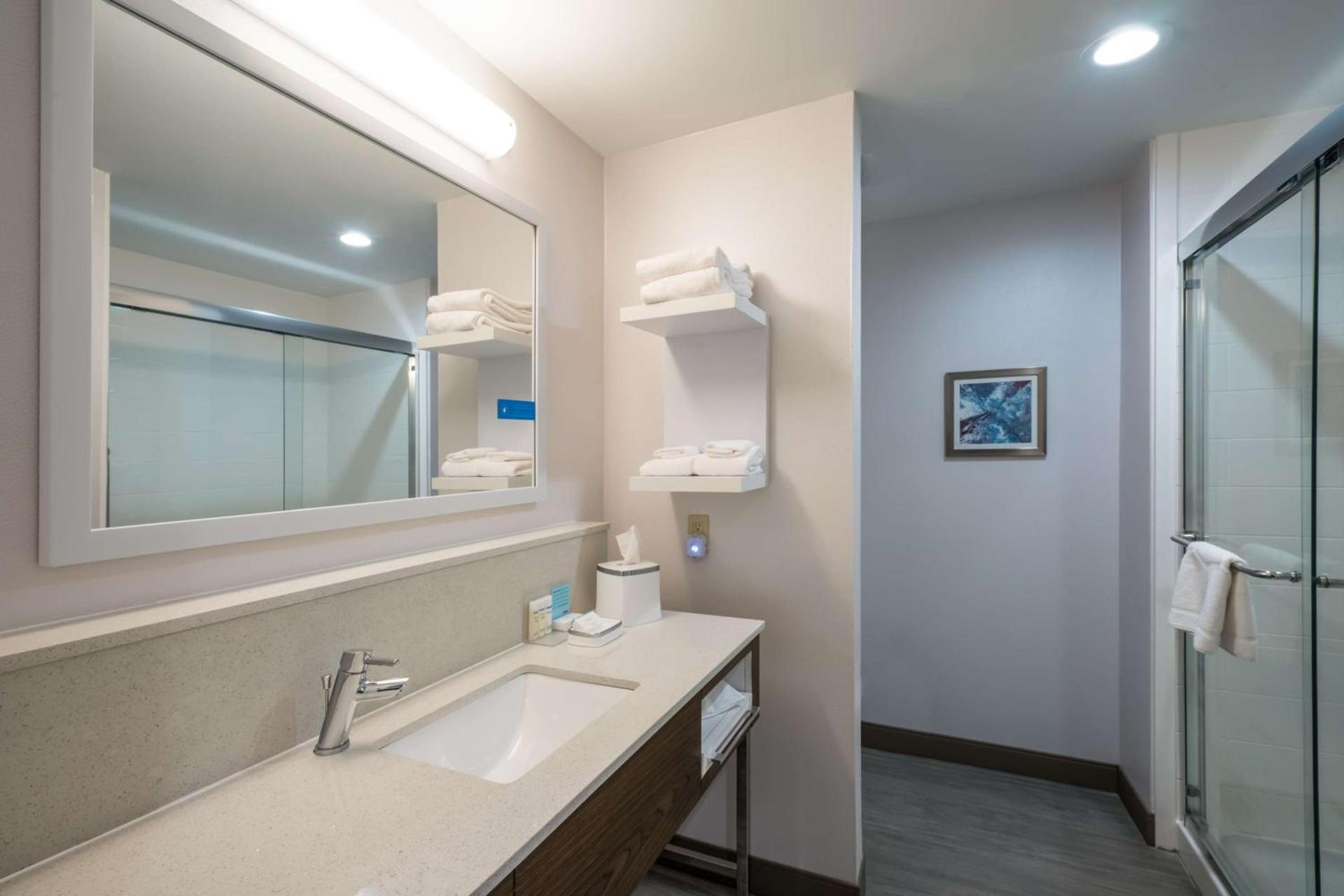 Hampton Inn Newport photo 27