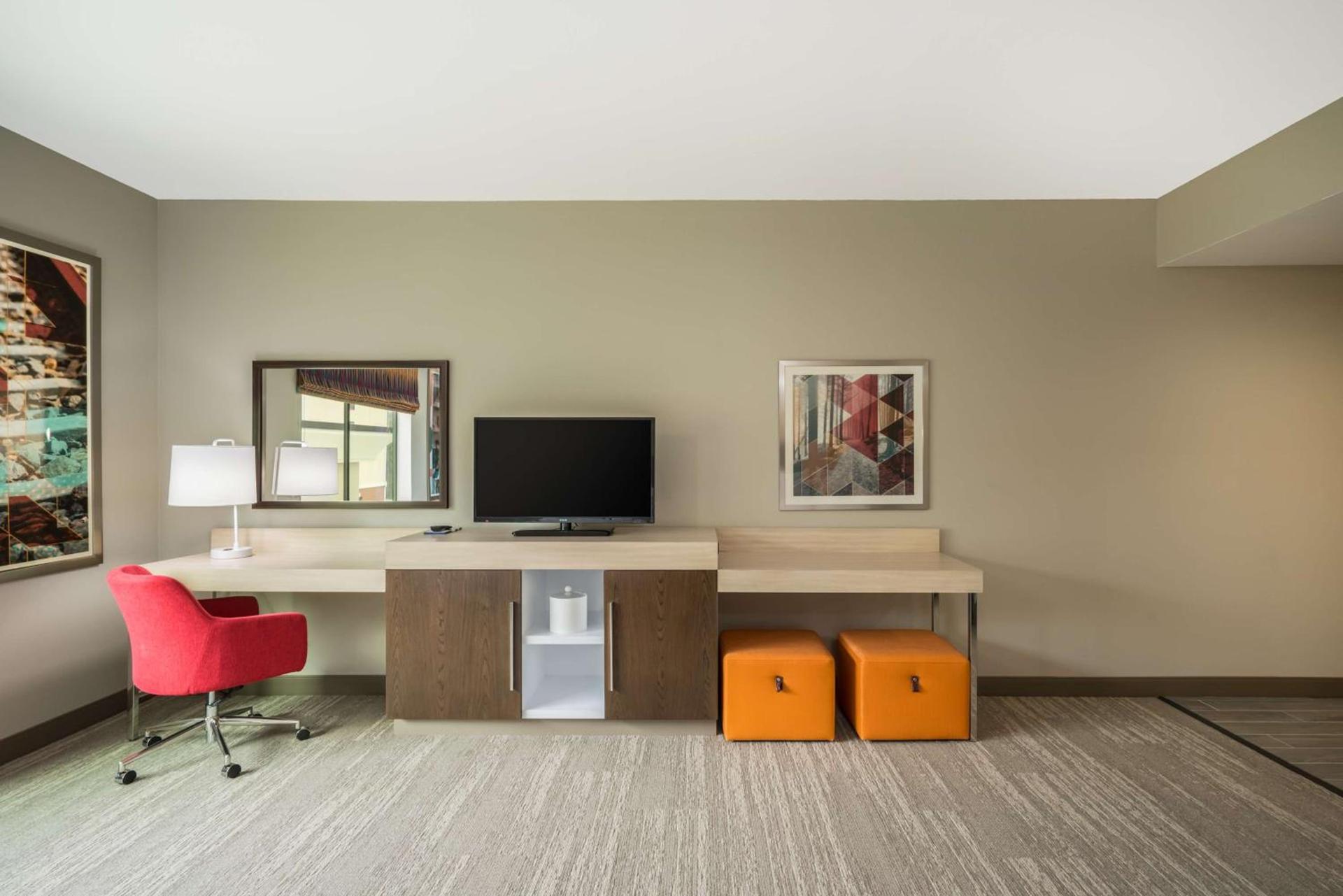 Hampton Inn Newport photo 28