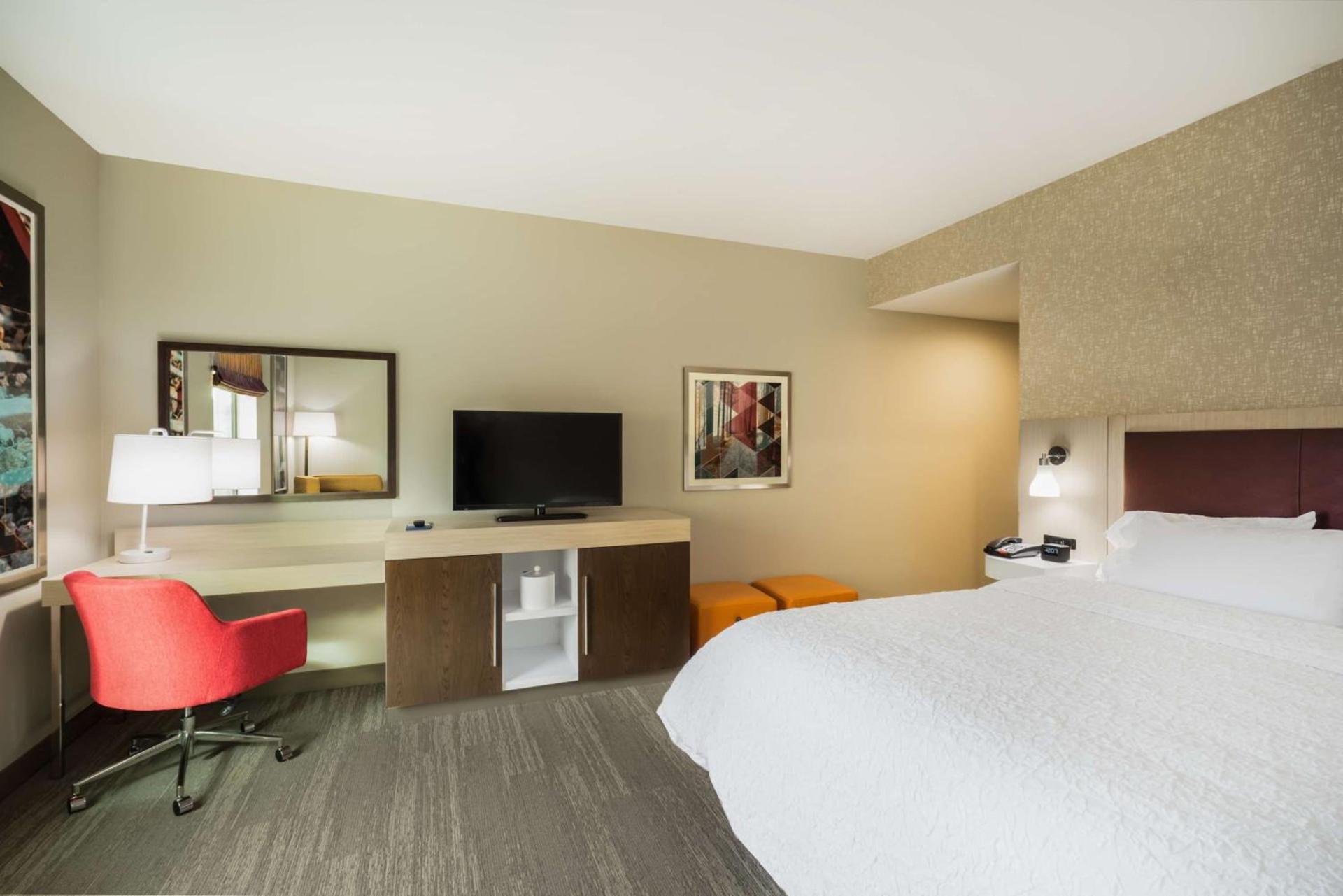 Hampton Inn Newport photo 26