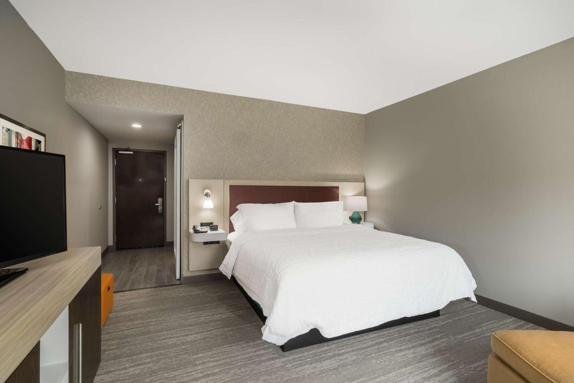 Hampton Inn Newport photo 30