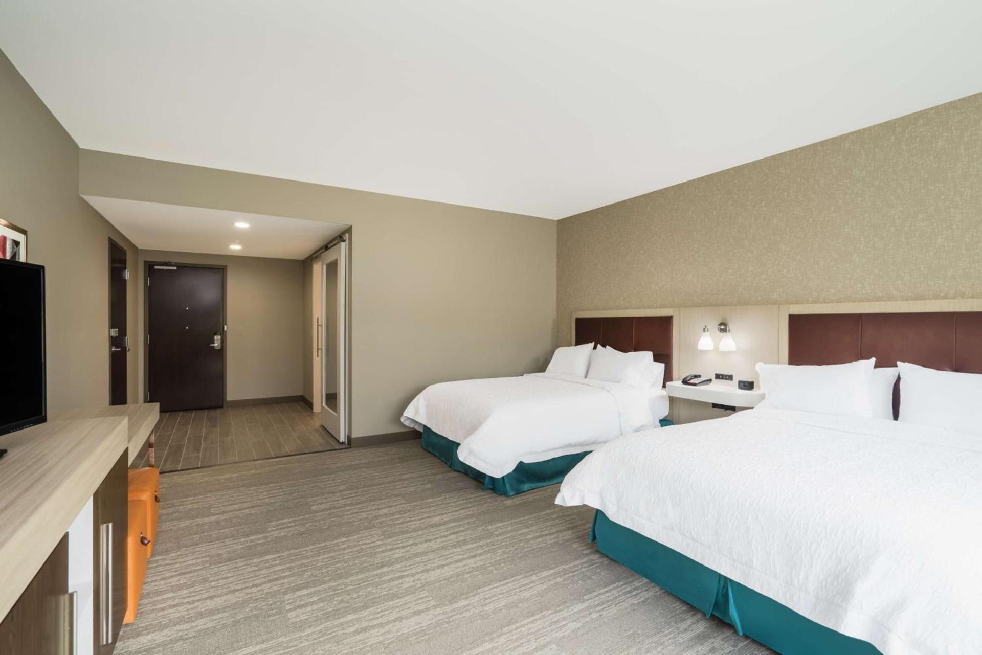 Hampton Inn Newport photo 31