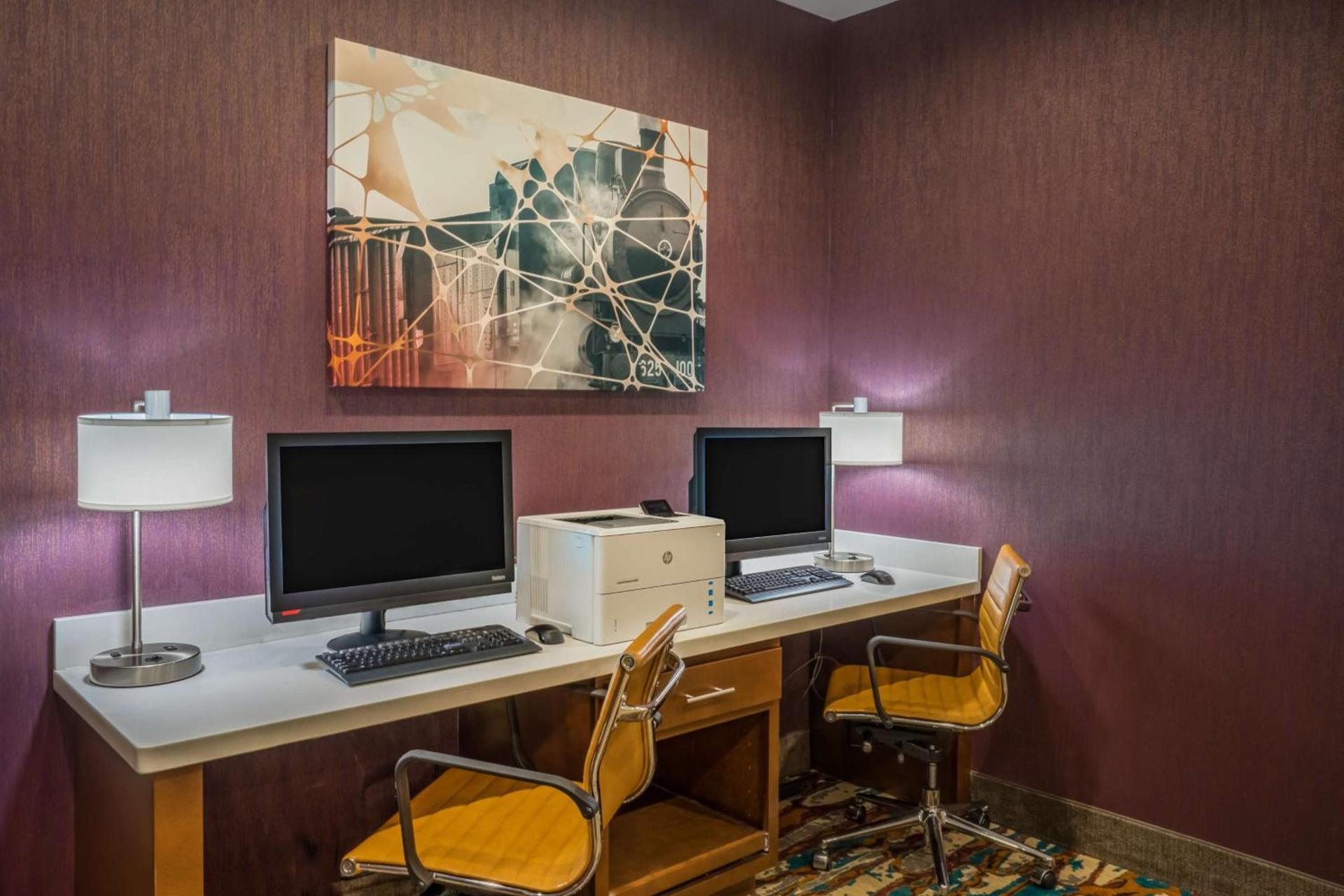 Hampton Inn Newport photo 33
