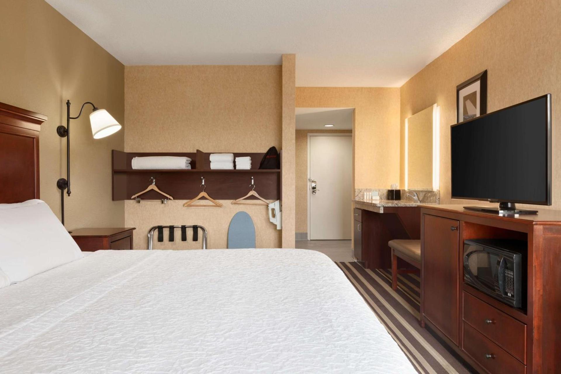 Hampton Inn Washington-Dulles International Airport South photo 16