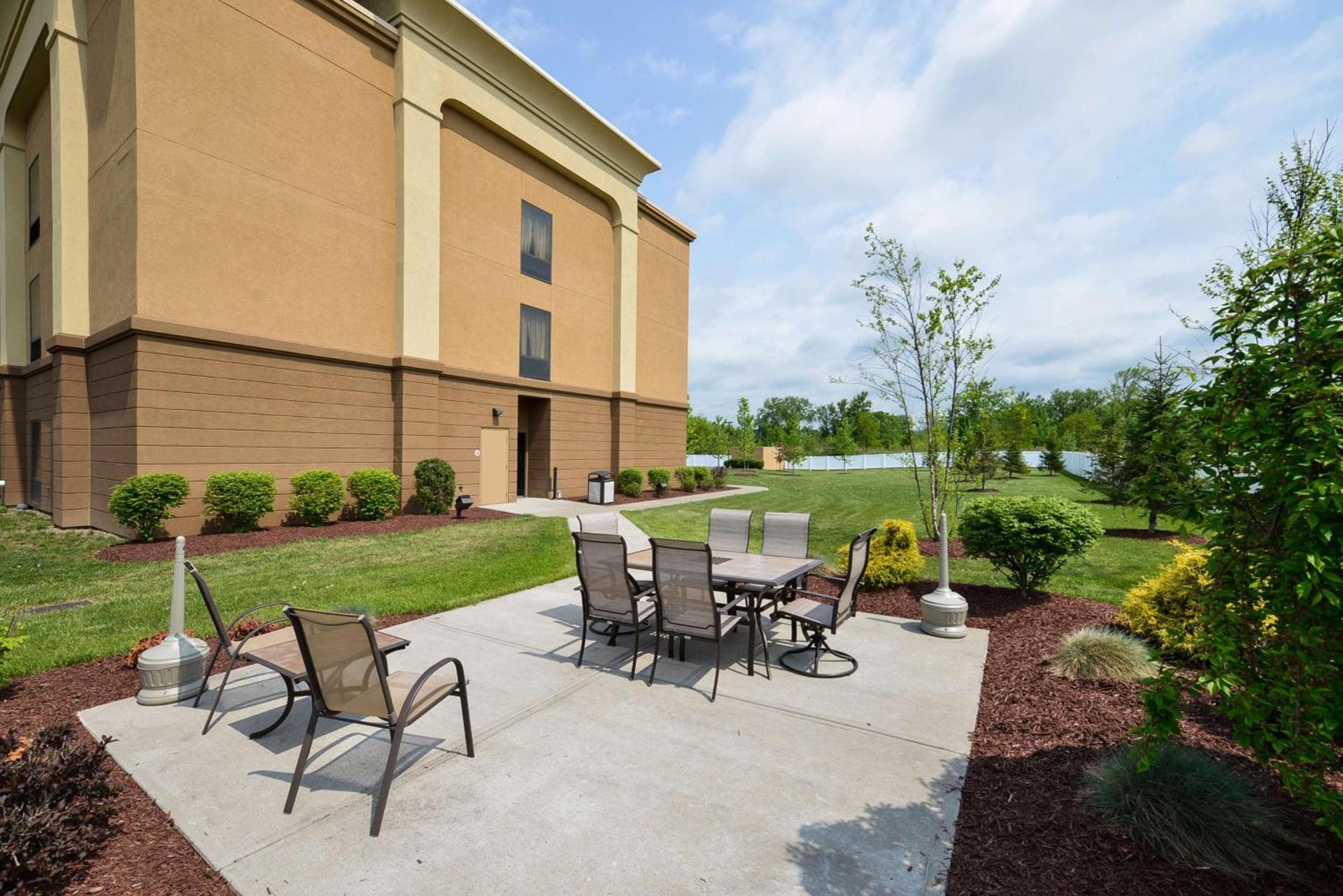 Hampton Inn Utica photo 2