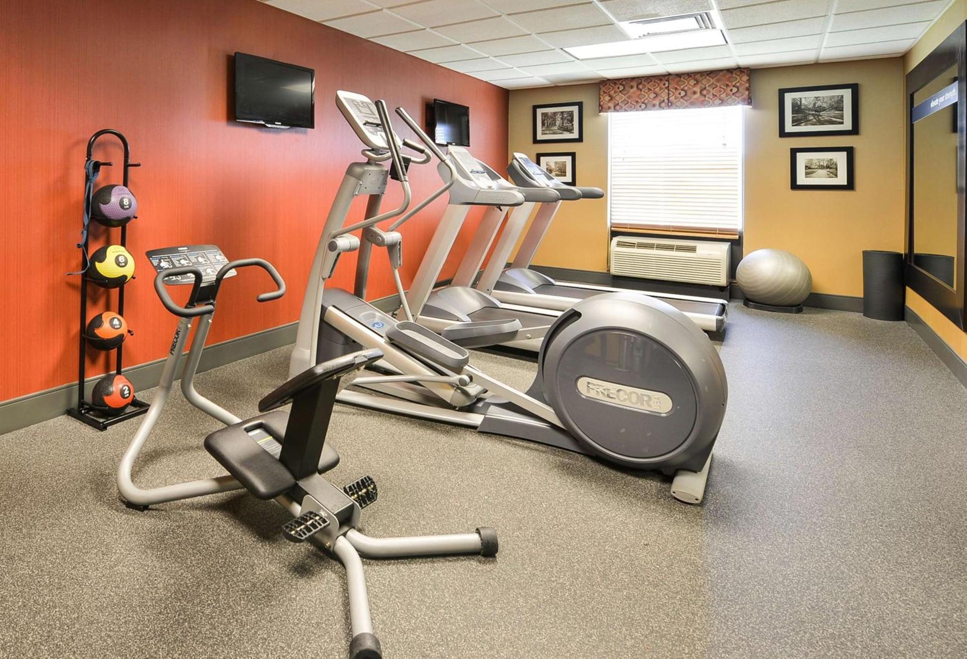 Hampton Inn Utica photo 9
