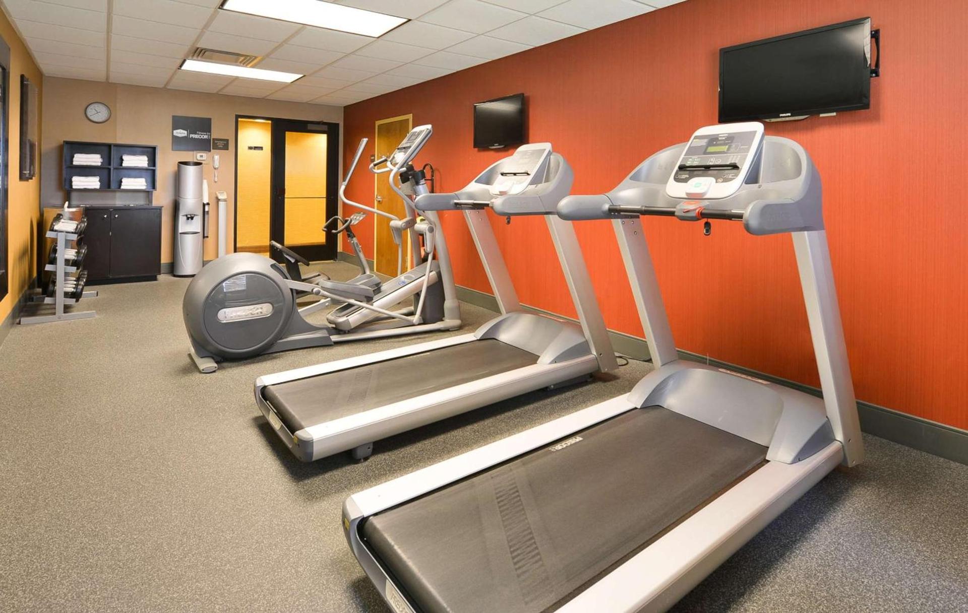 Hampton Inn Utica photo 11