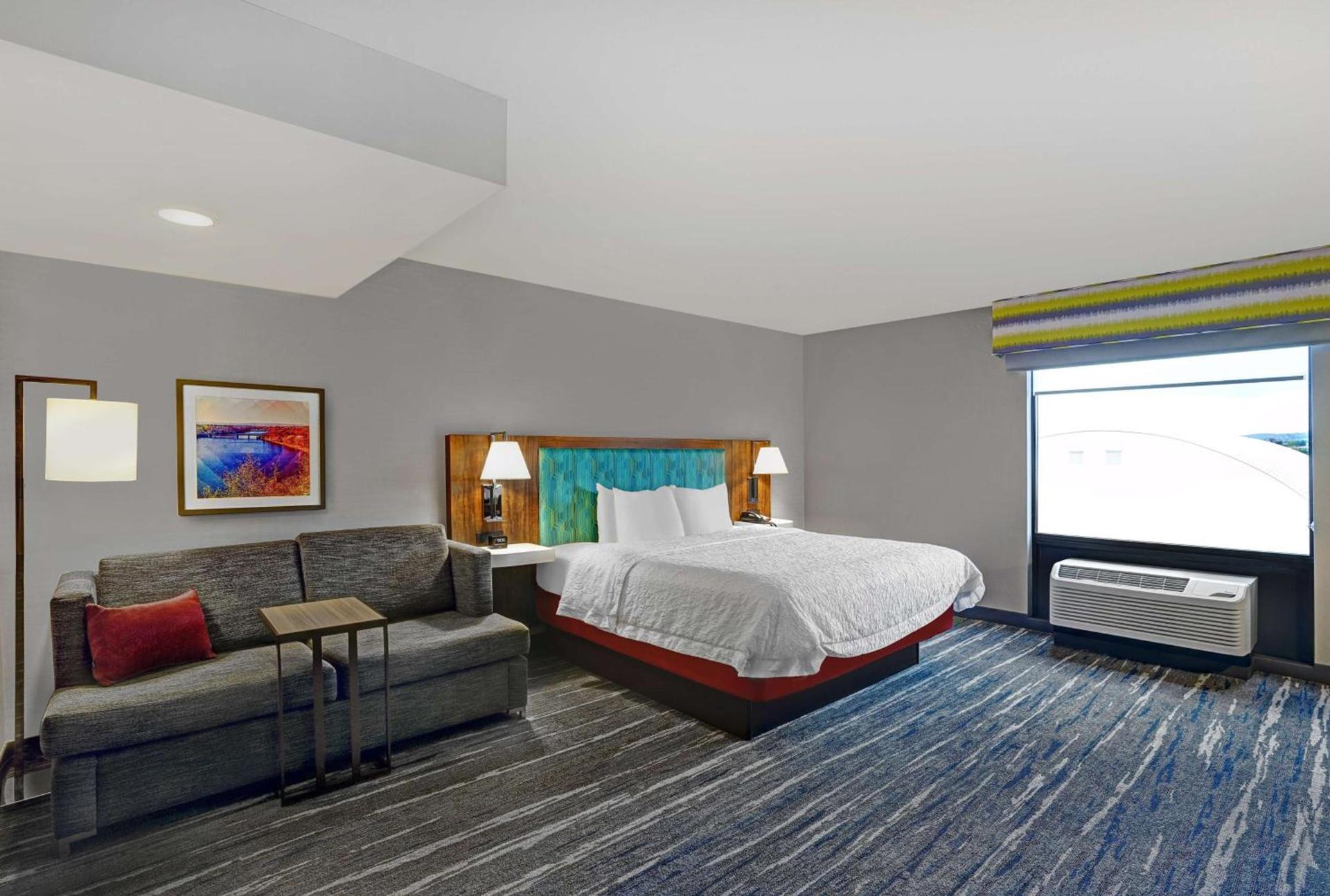Hampton Inn Utica photo 14