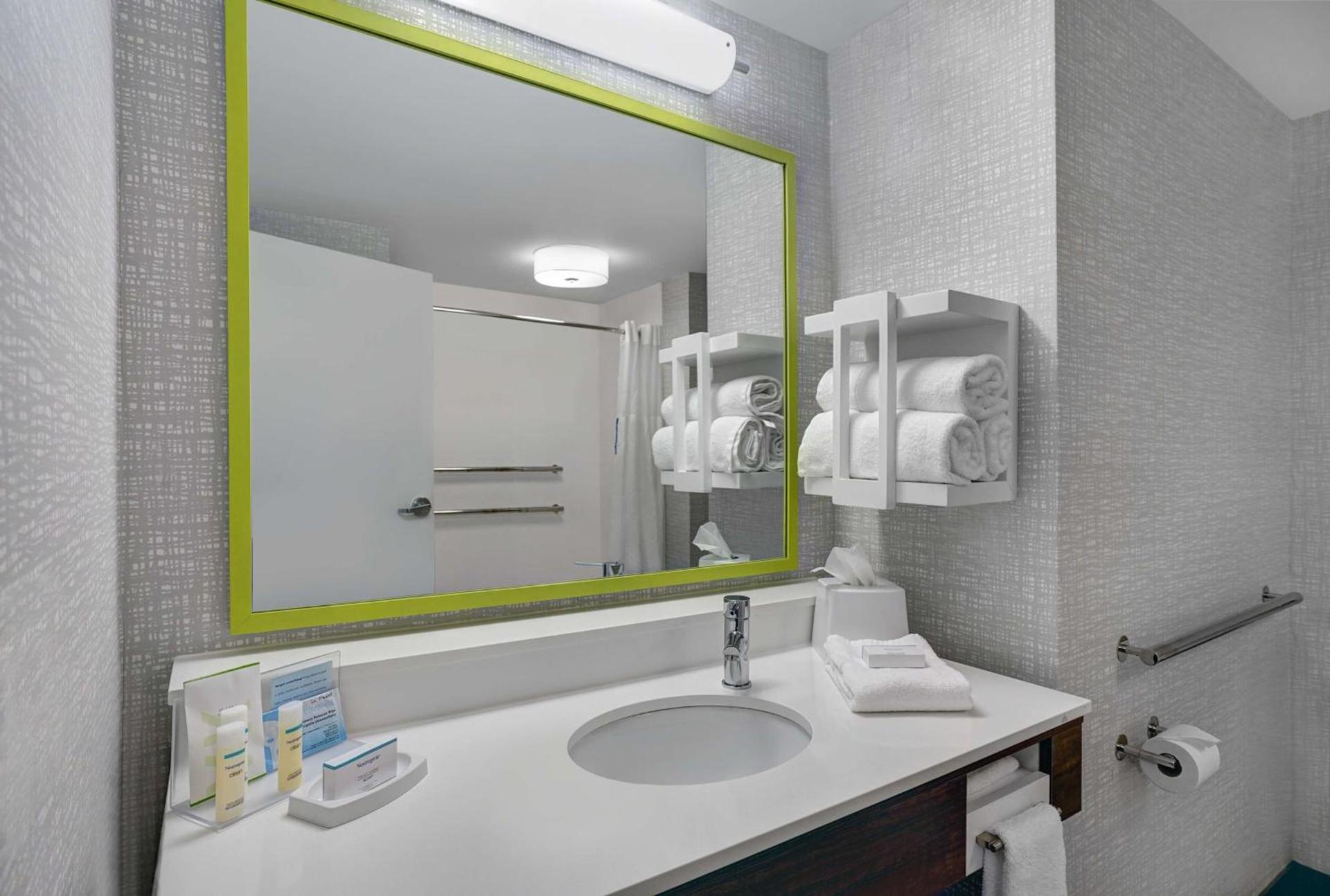 Hampton Inn Utica photo 13