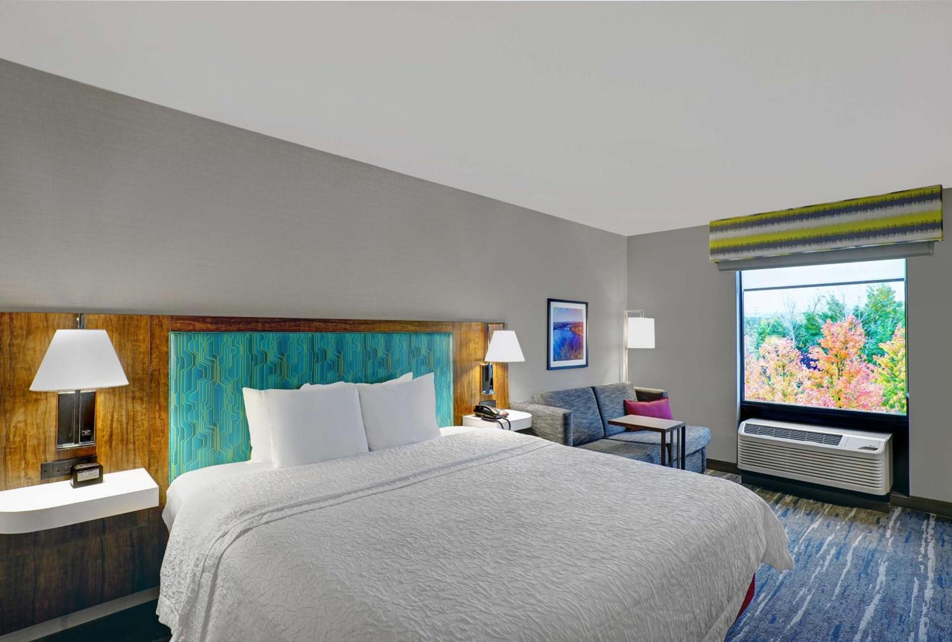 Hampton Inn Utica photo 17