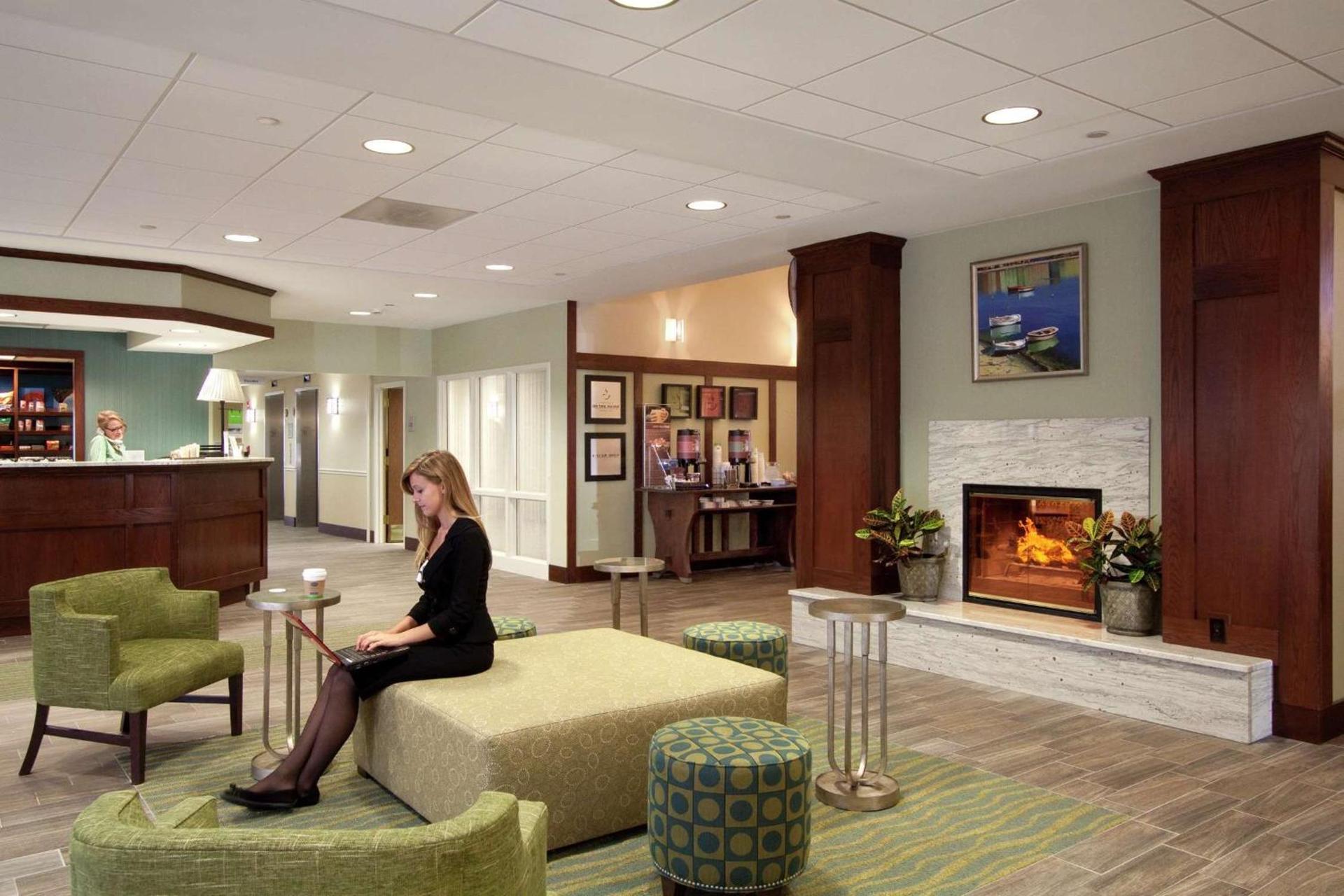 Hampton Inn & Suites Providence-Warwick Airport photo 2