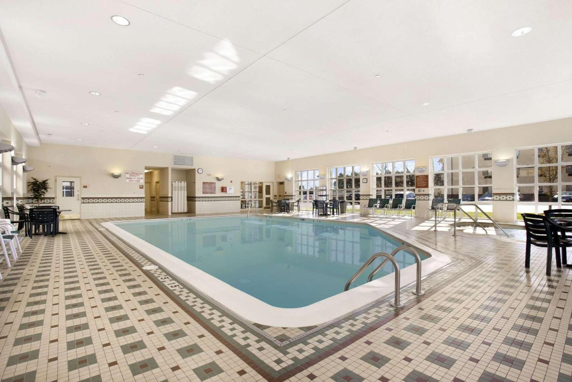 Hampton Inn & Suites Providence-Warwick Airport photo 3