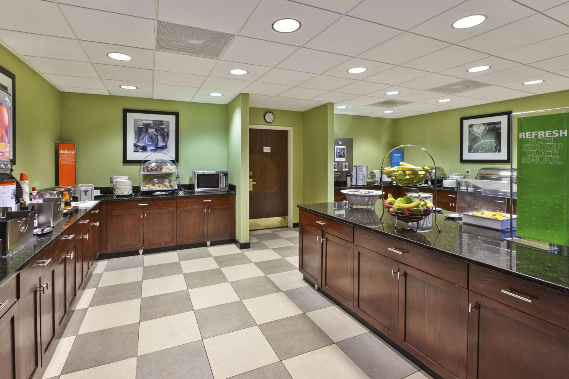 Hampton Inn & Suites Providence-Warwick Airport photo 8