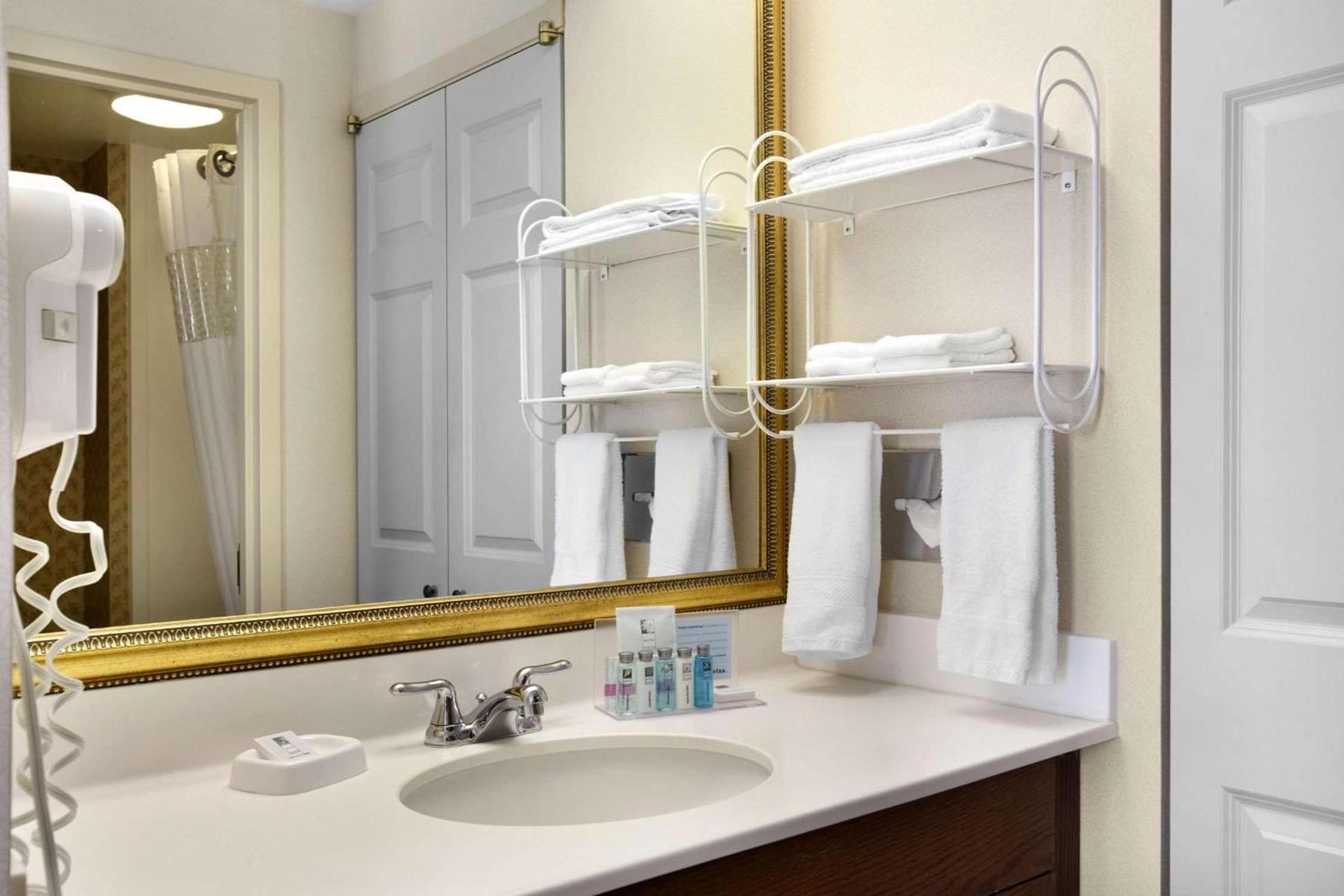 Hampton Inn & Suites Providence-Warwick Airport photo 13