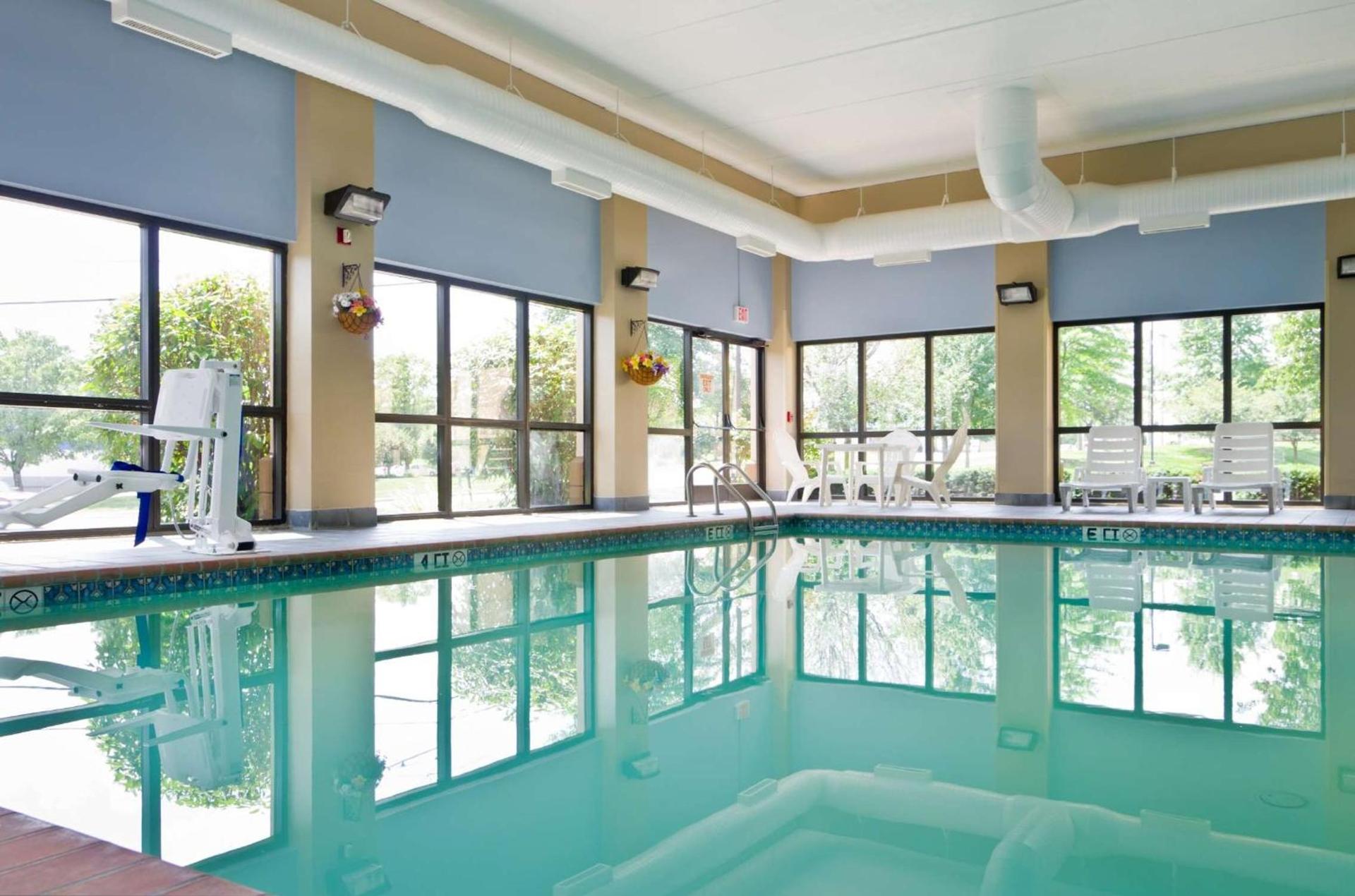 Hampton Inn Wooster photo 2