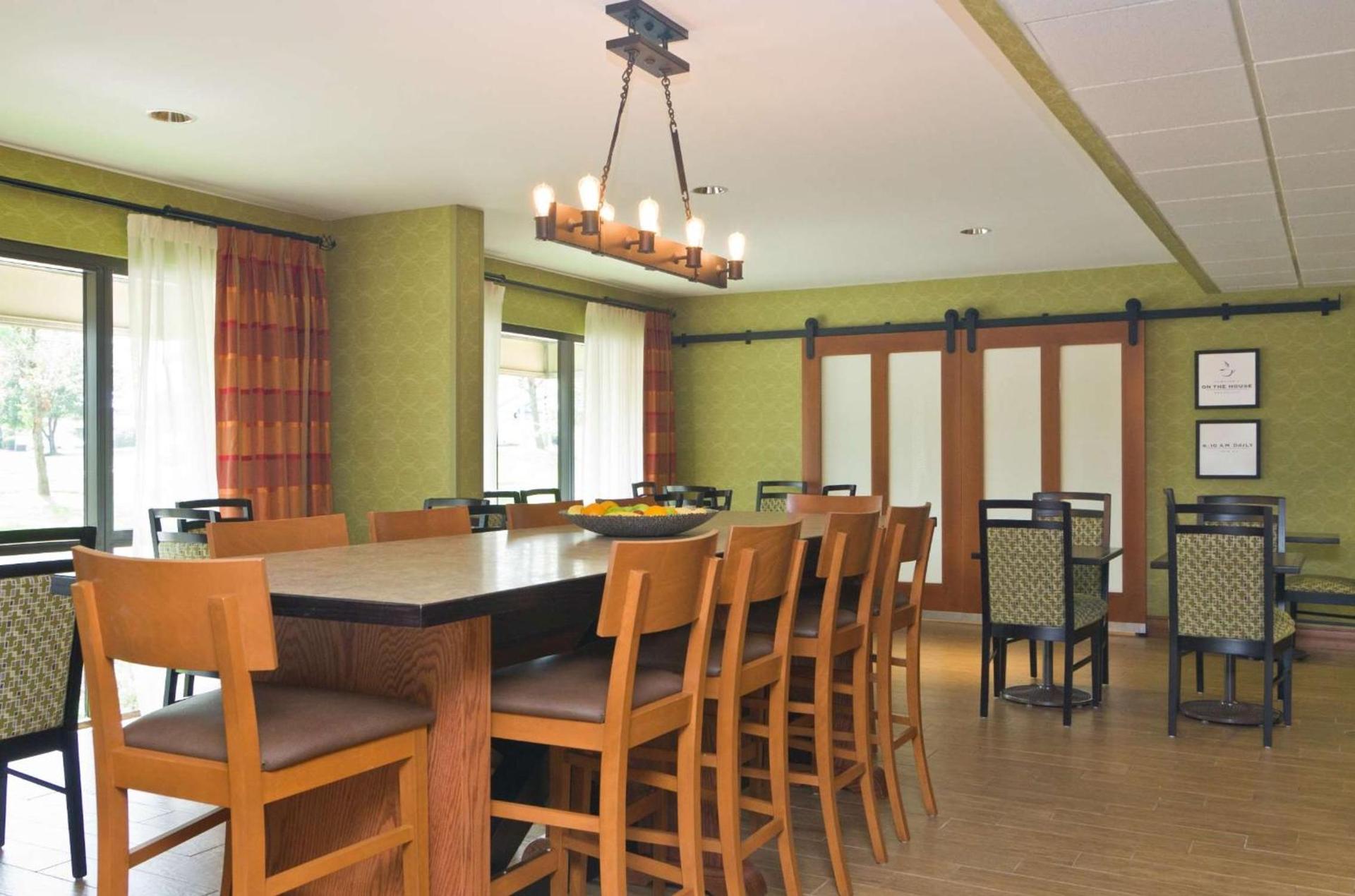 Hampton Inn Wooster photo 3