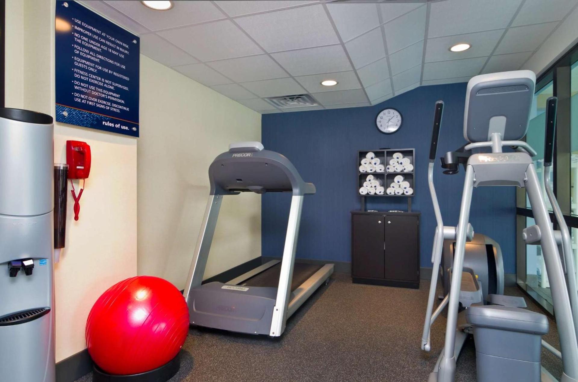 Hampton Inn Wooster photo 9