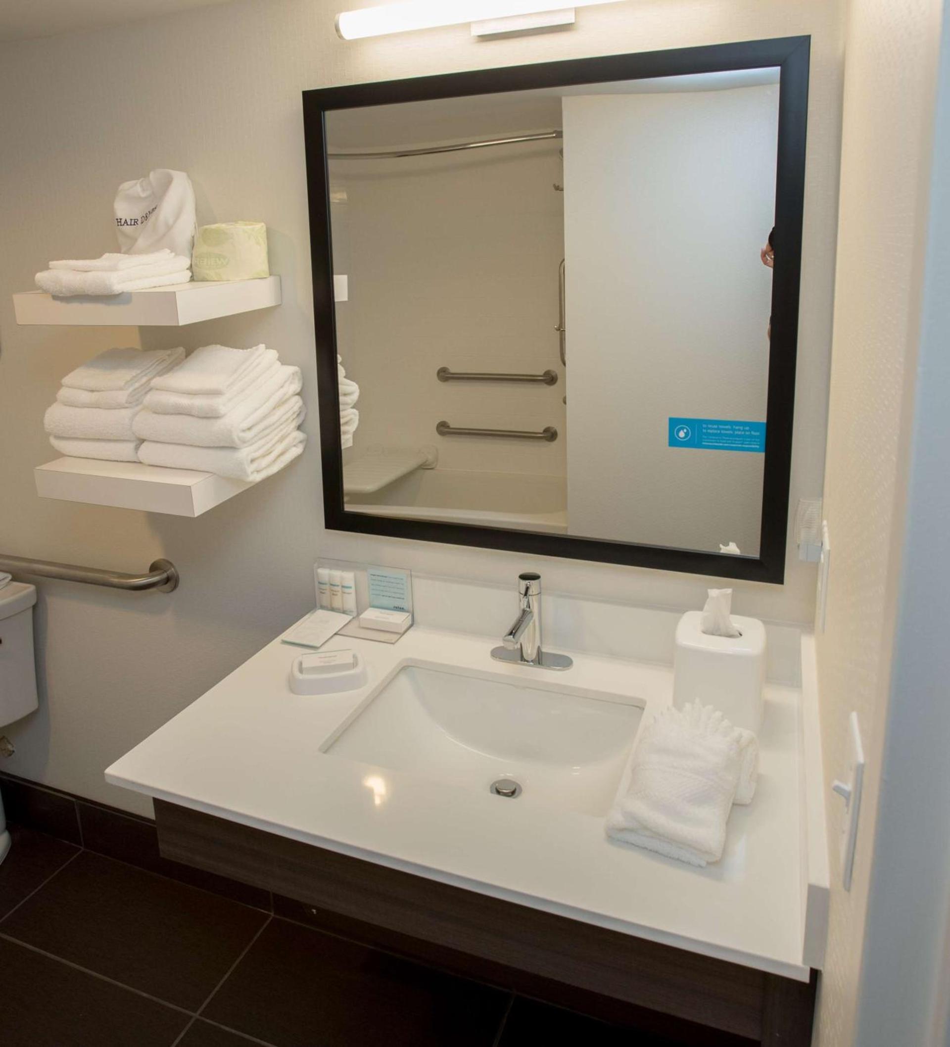 Hampton Inn Wooster photo 12