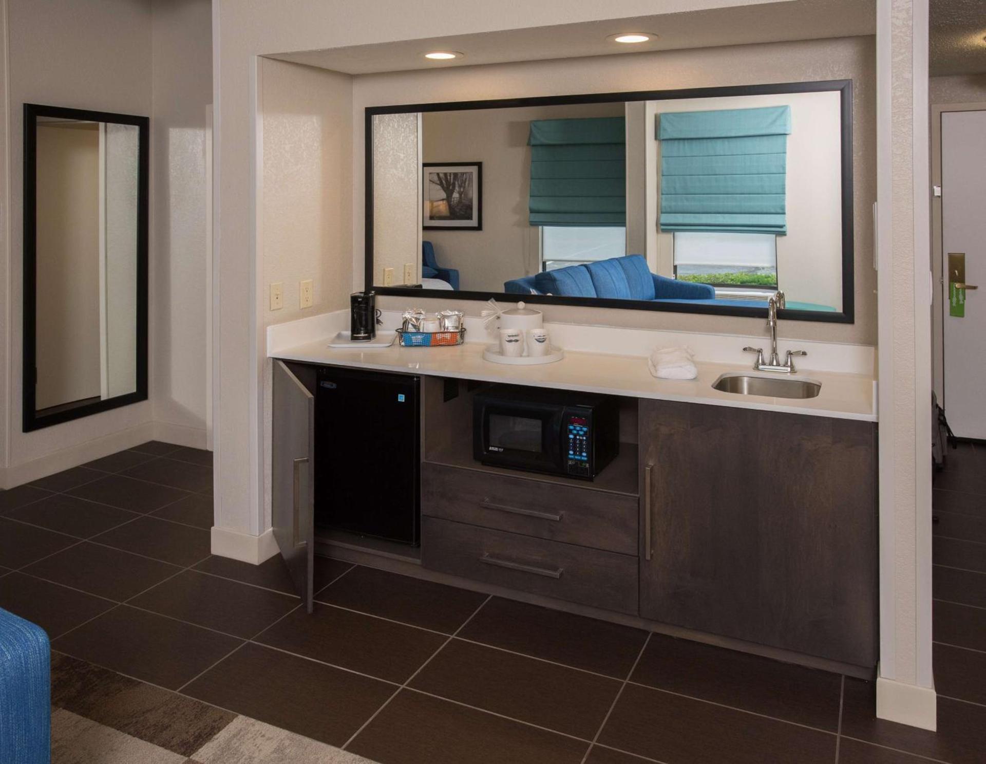 Hampton Inn Wooster photo 13