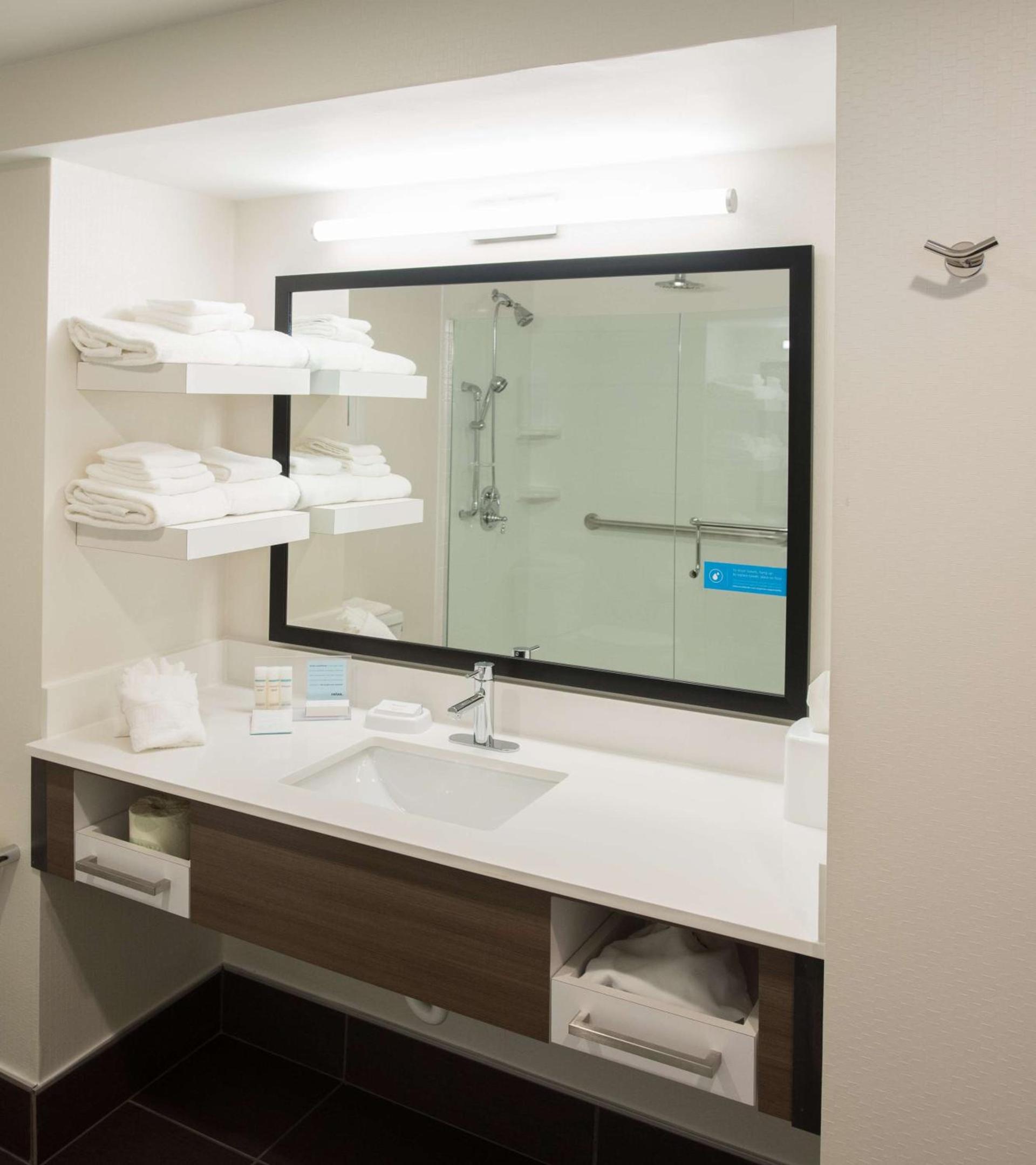 Hampton Inn Wooster photo 24