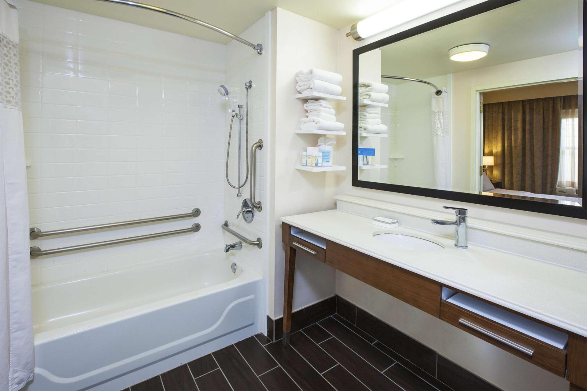 Hampton Inn & Suites Providence-Warwick Airport photo 25