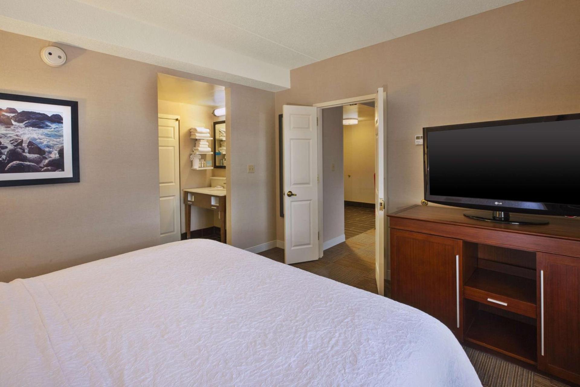 Hampton Inn & Suites Providence-Warwick Airport photo 26