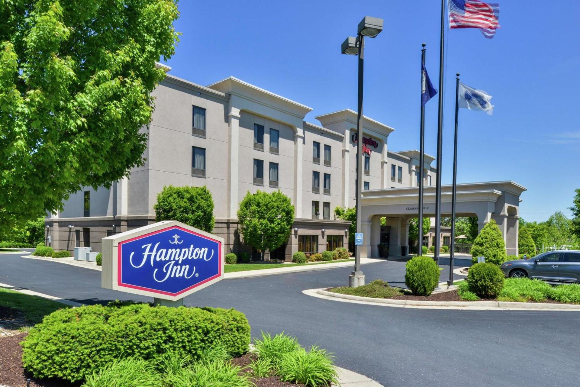Hampton Inn Waynesboro/Stuarts Draft photo 1