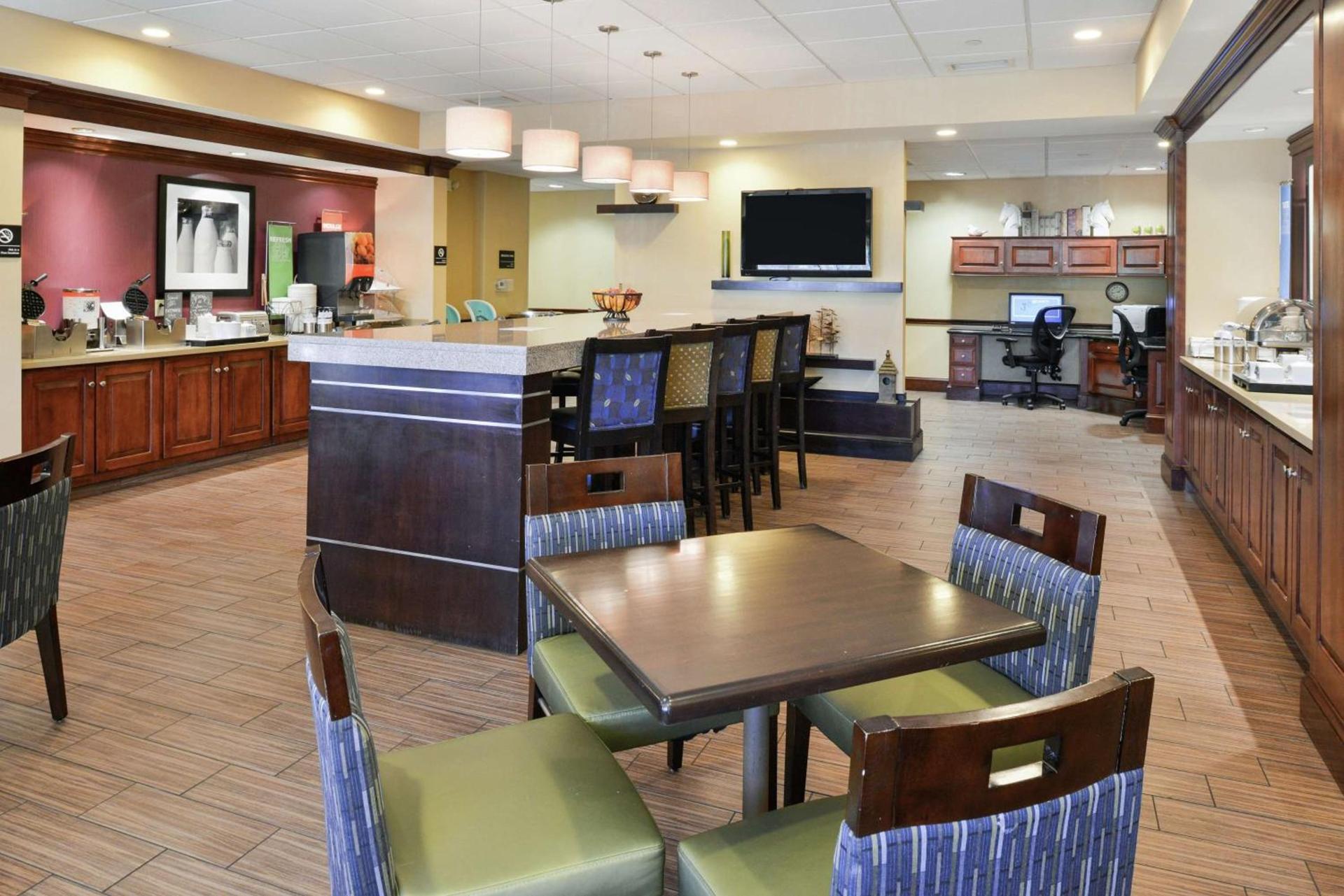 Hampton Inn Waynesboro/Stuarts Draft photo 3