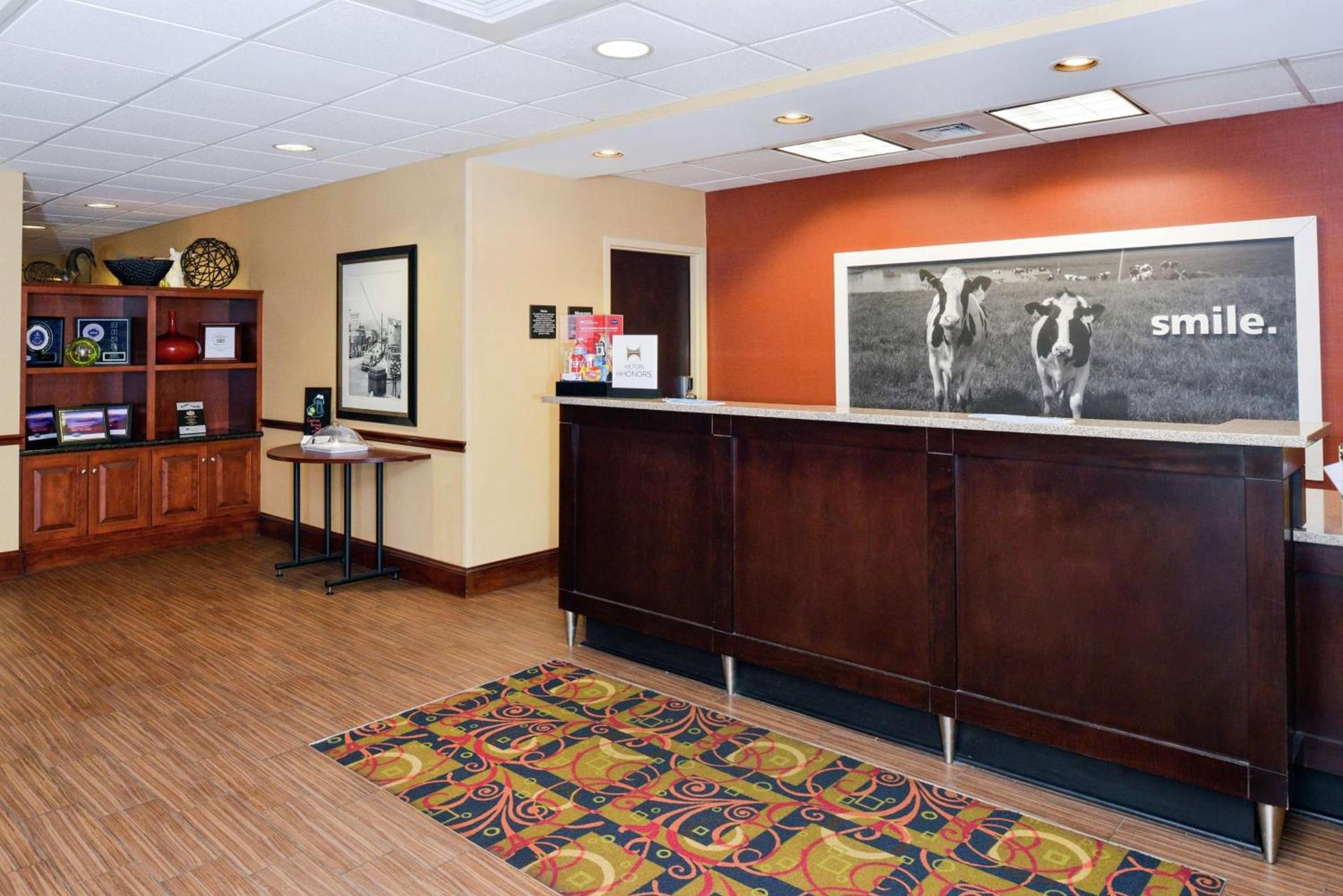 Hampton Inn Waynesboro/Stuarts Draft photo 5