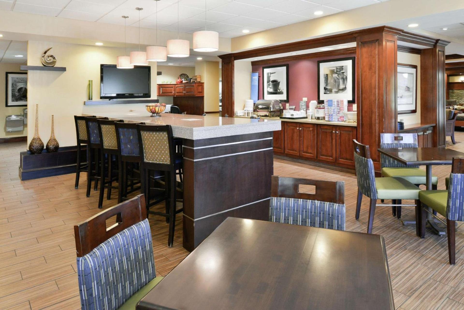 Hampton Inn Waynesboro/Stuarts Draft photo 6