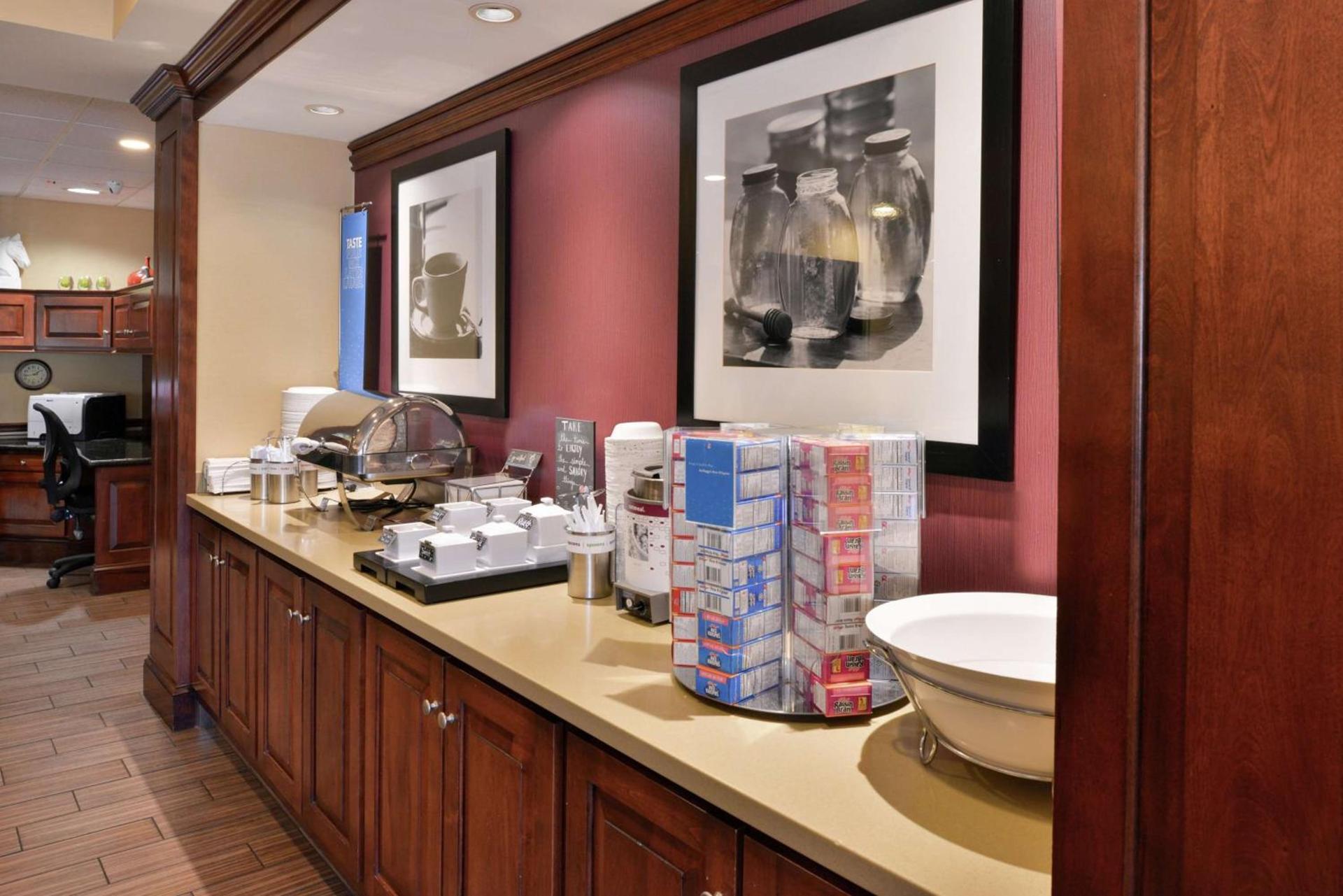 Hampton Inn Waynesboro/Stuarts Draft photo 11
