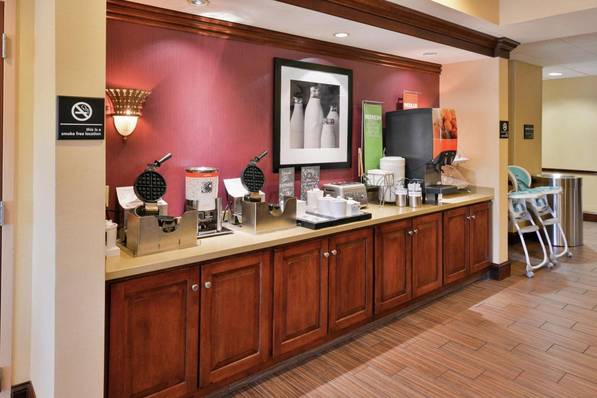 Hampton Inn Waynesboro/Stuarts Draft photo 10