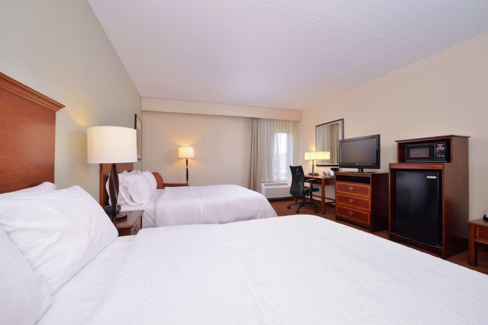 Hampton Inn Waynesboro/Stuarts Draft photo 22