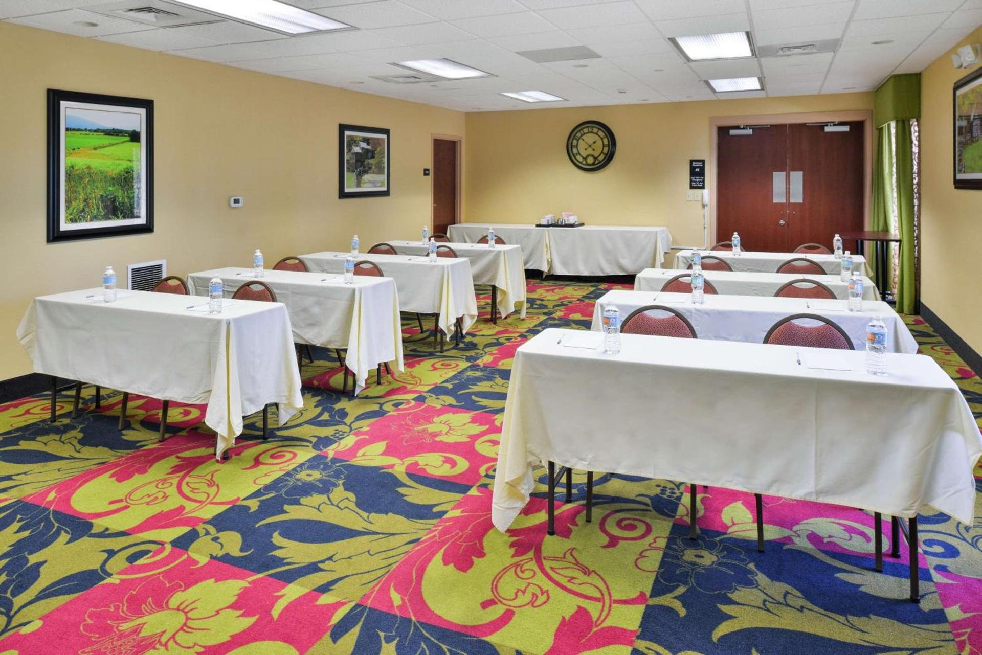 Hampton Inn Waynesboro/Stuarts Draft photo 27