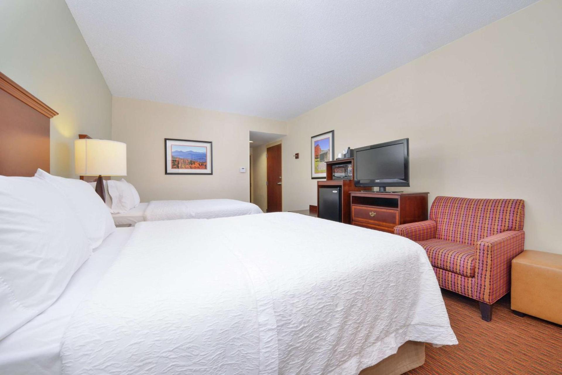 Hampton Inn Waynesboro/Stuarts Draft photo 28