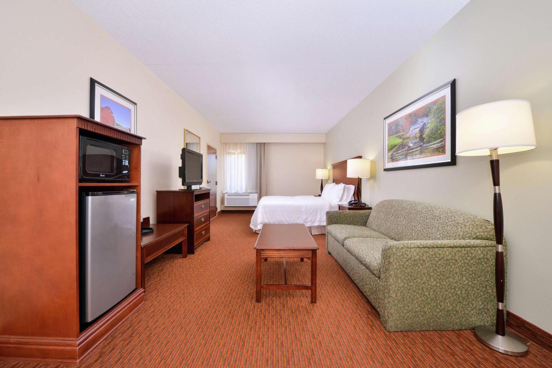Hampton Inn Waynesboro/Stuarts Draft photo 29
